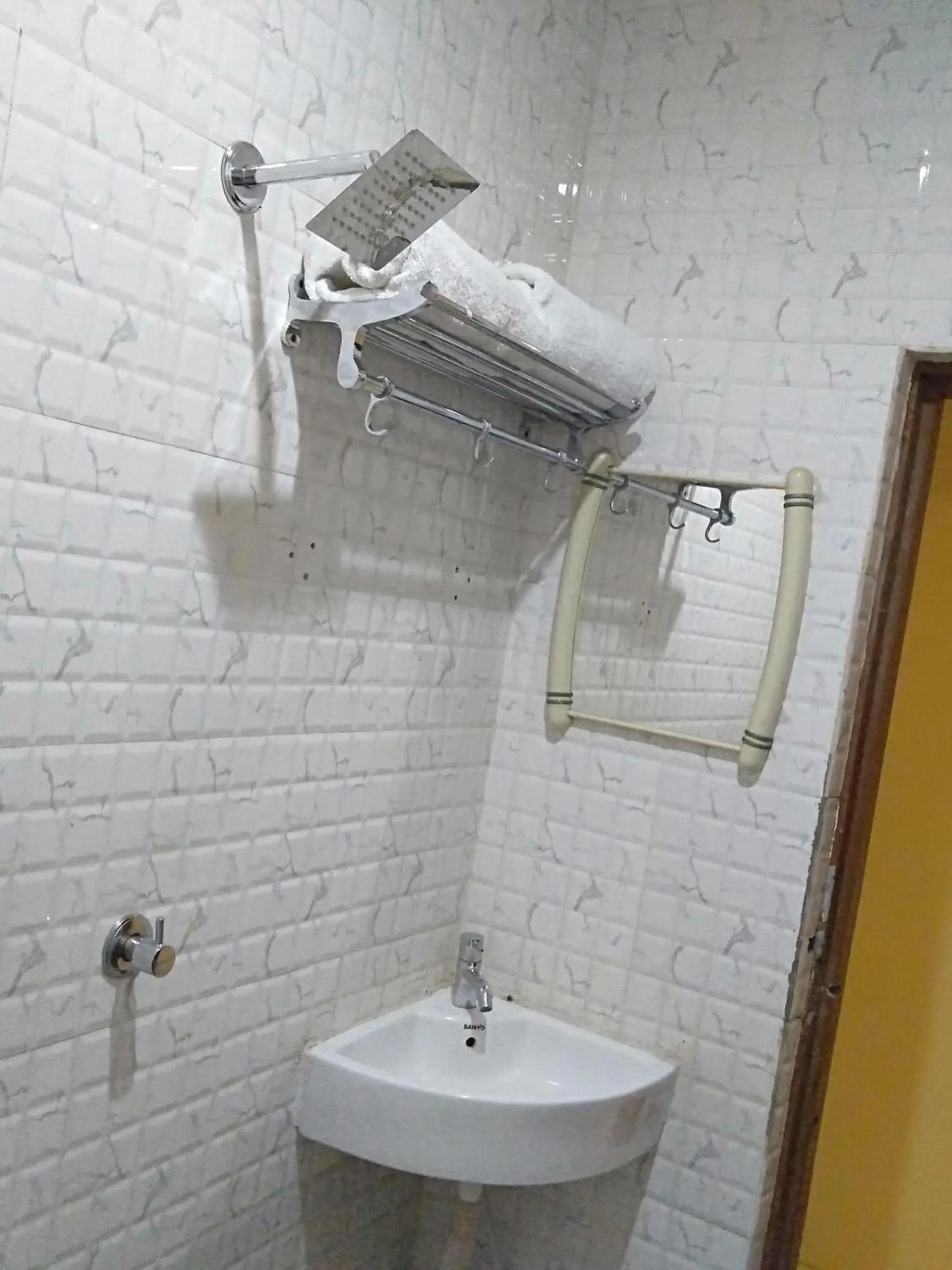 Shower in Hotel Great Annapurna