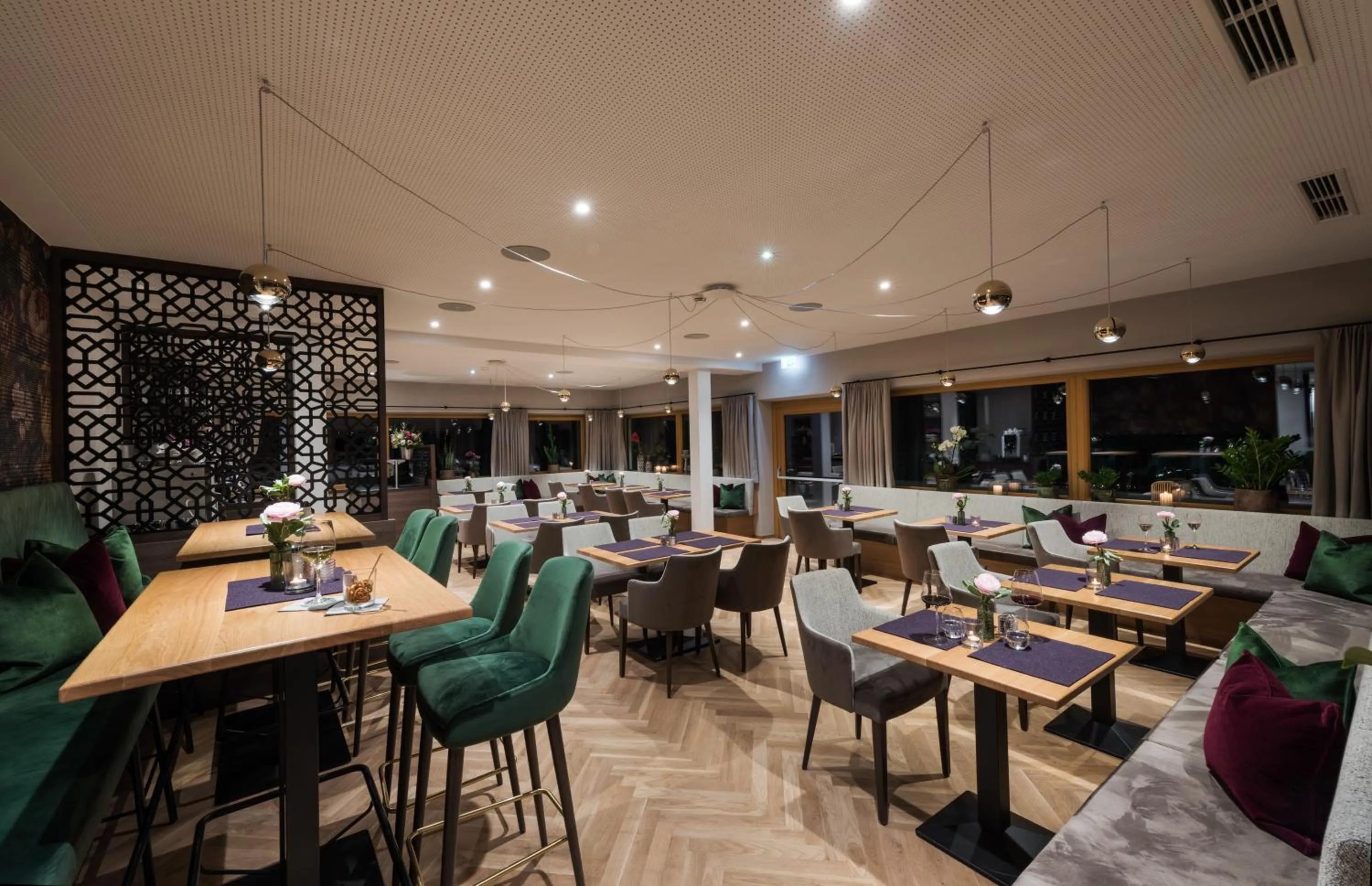 Restaurant/places to eat in Hotel Hennersberg