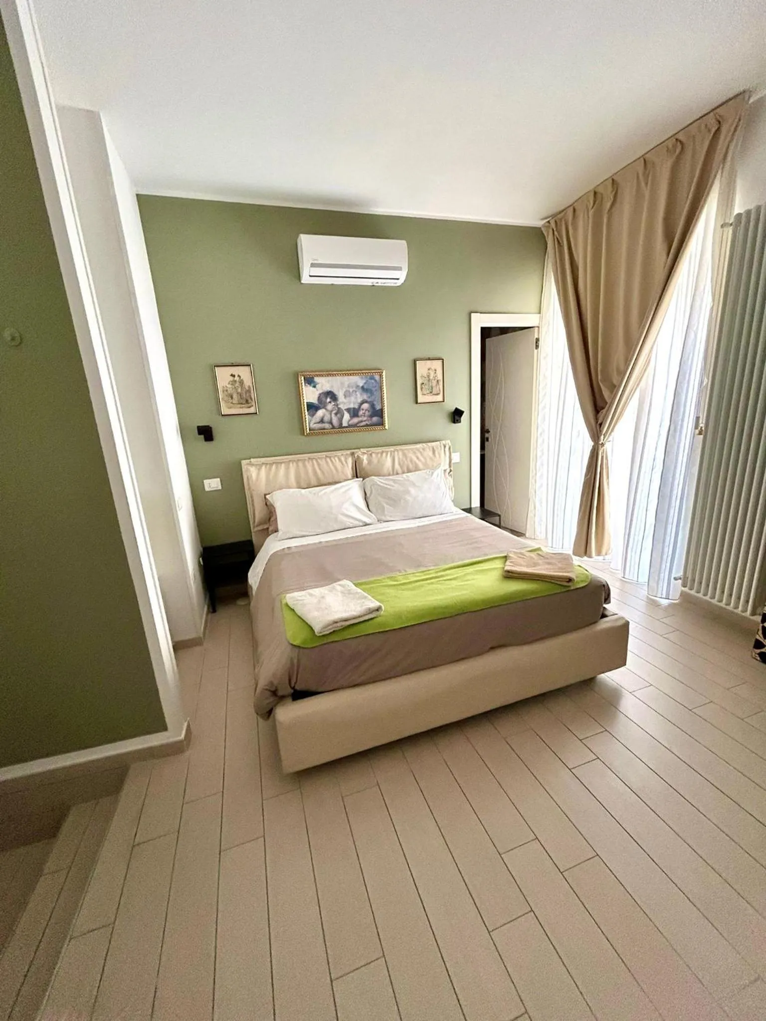 Bedroom, Bed in Central palace