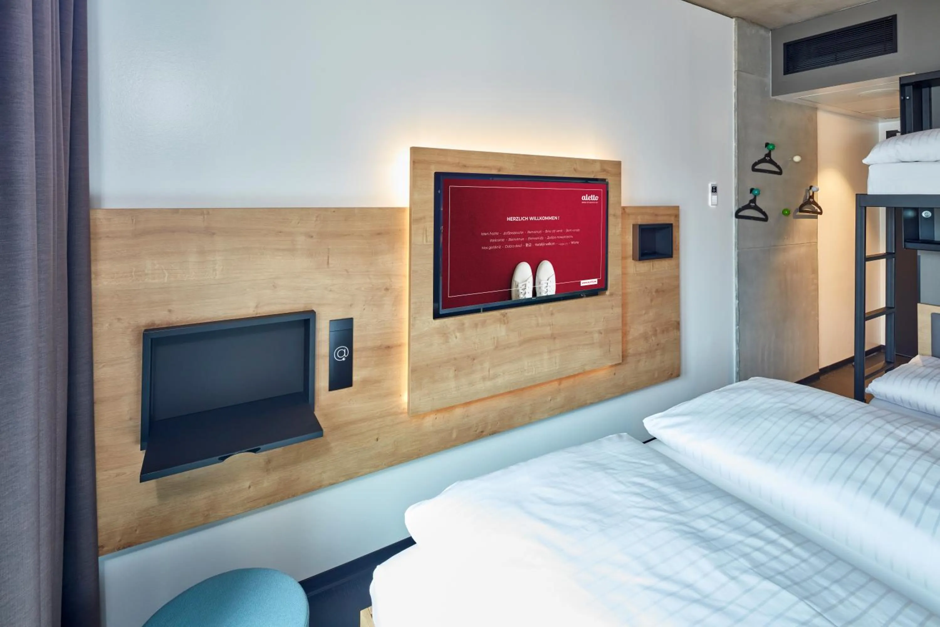 Photo of the whole room, Bed in aletto Hotel Potsdamer Platz