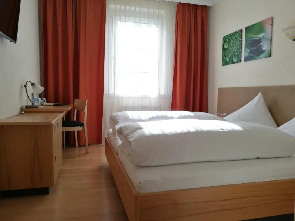 Bed in Der Löwen, Löwen Betriebs- und Management GmbH