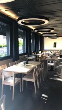 Restaurant/places to eat in Der Löwen, Löwen Betriebs- und Management GmbH