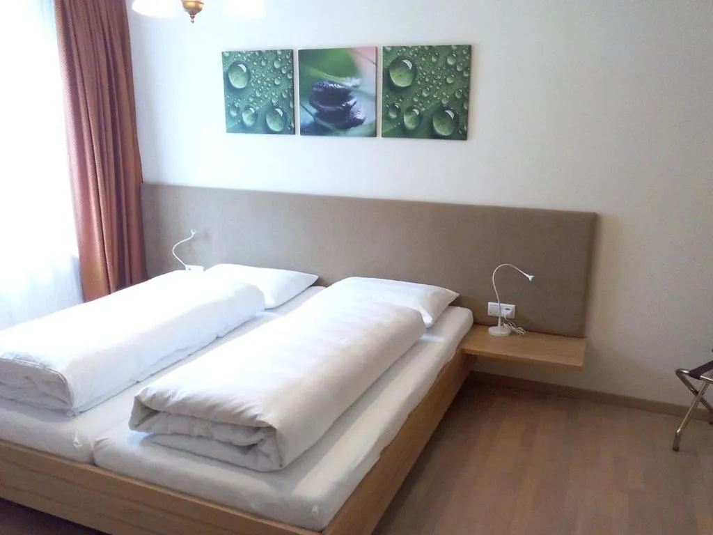 Bed in Der Löwen, Löwen Betriebs- und Management GmbH