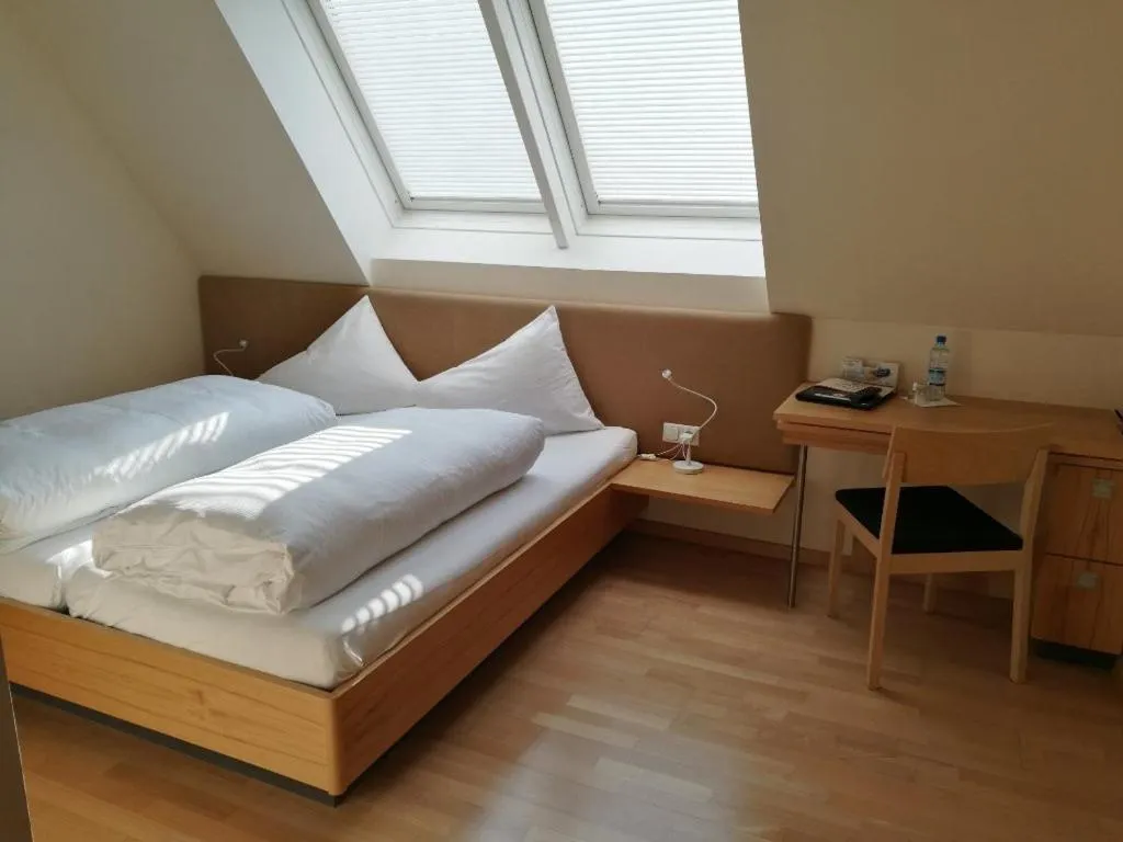 Bed in Der Löwen, Löwen Betriebs- und Management GmbH