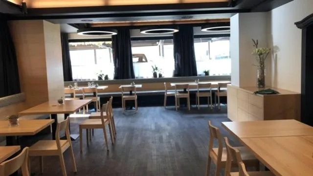 Restaurant/places to eat in Der Löwen, Löwen Betriebs- und Management GmbH