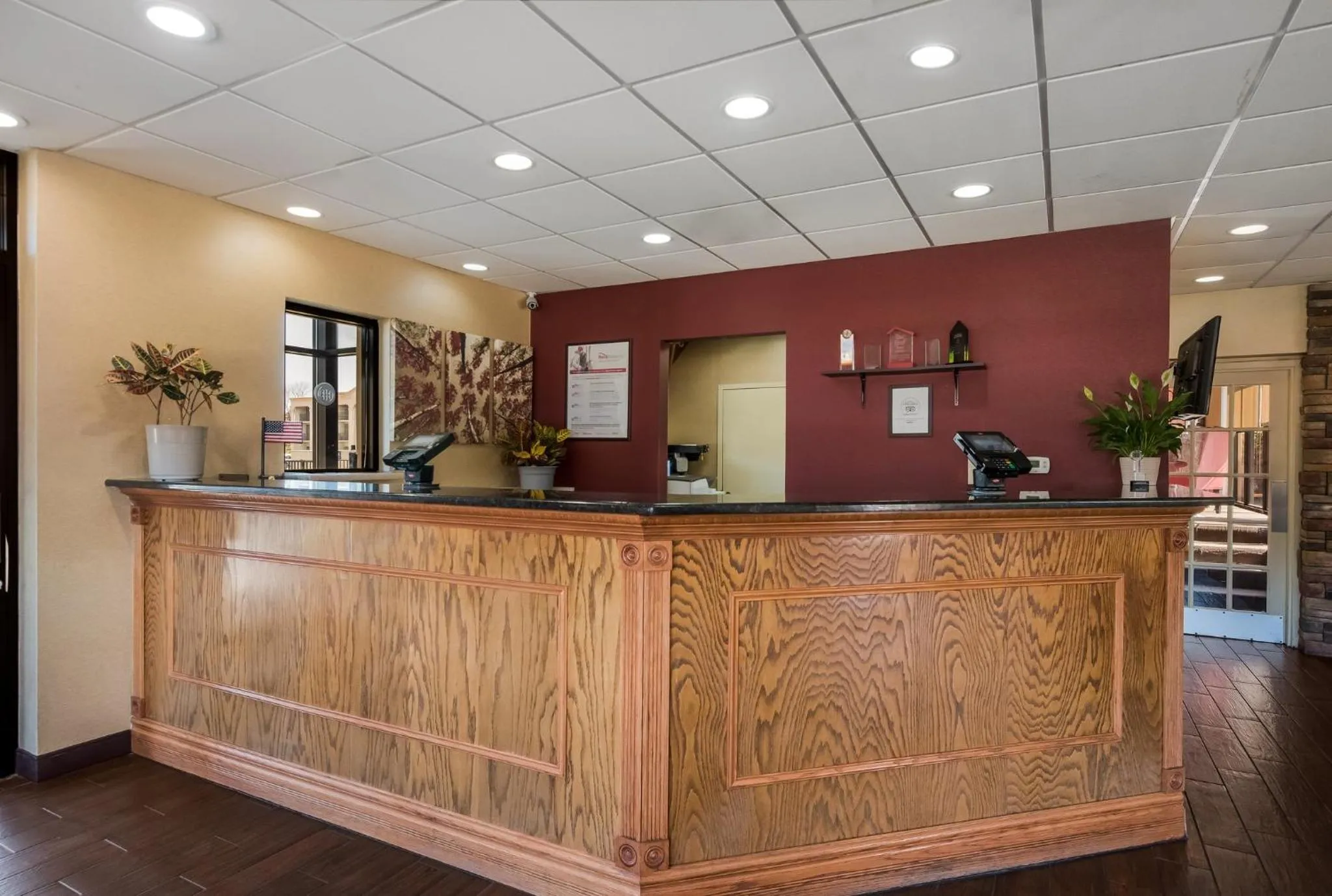 Lobby or reception in Red Roof Inn and Suites Newark - University