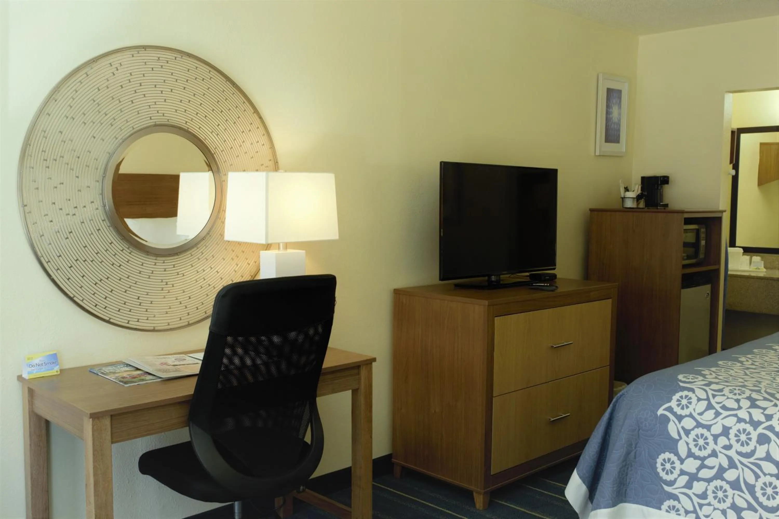 TV and multimedia, Bed in Days Inn by Wyndham Newark Wilmington