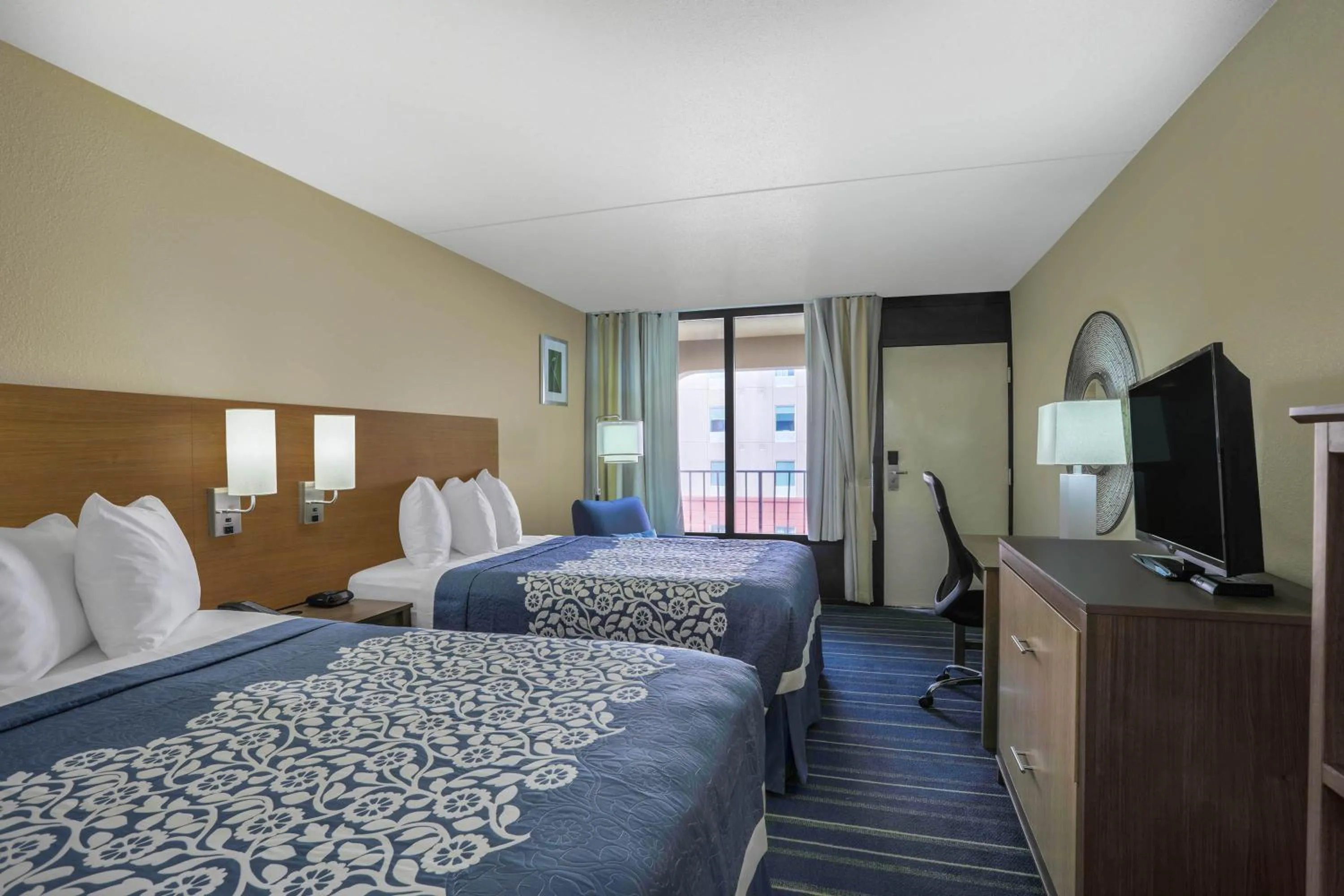 Photo of the whole room, Bed in Days Inn by Wyndham Newark Wilmington