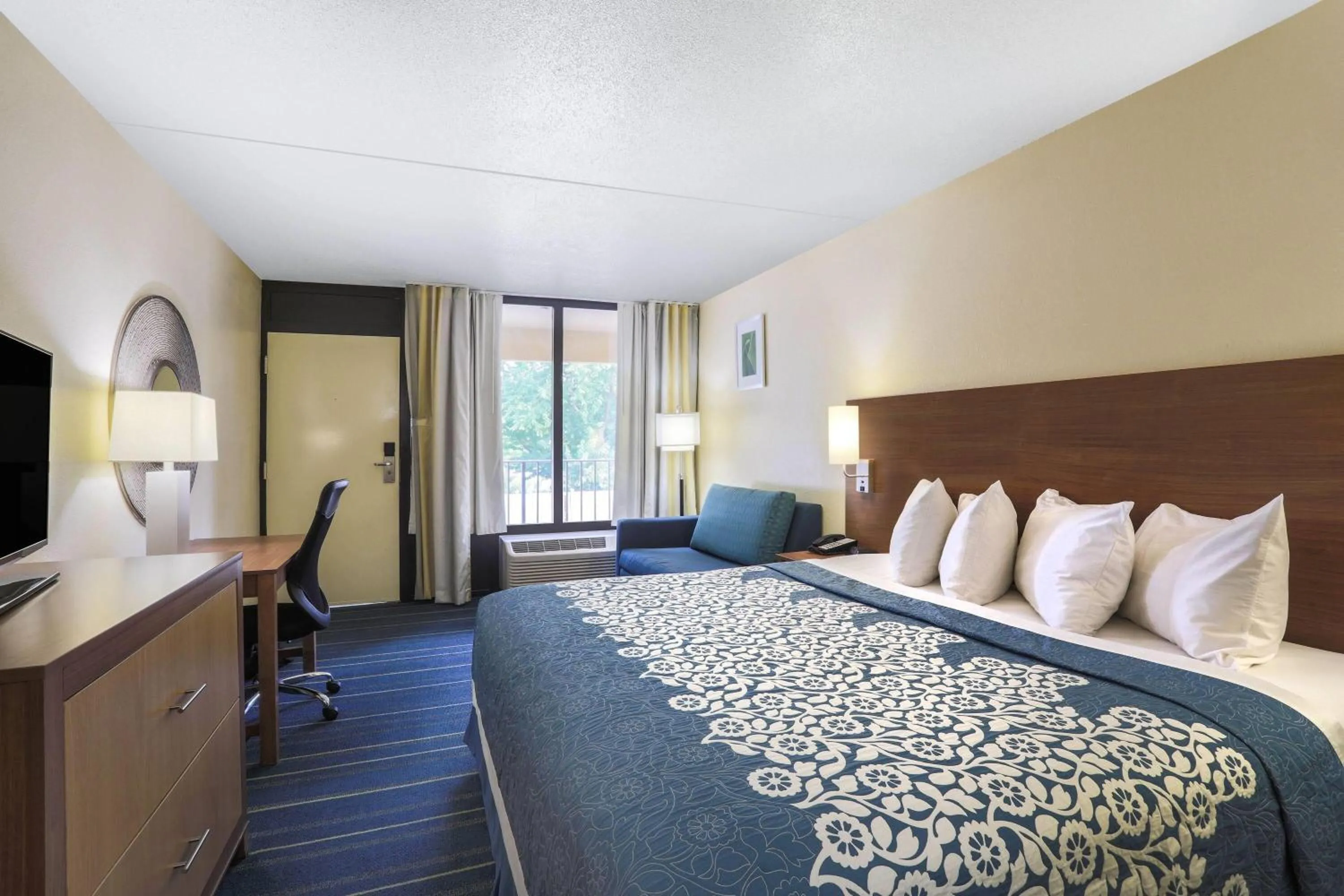 Photo of the whole room, Bed in Days Inn by Wyndham Newark Wilmington