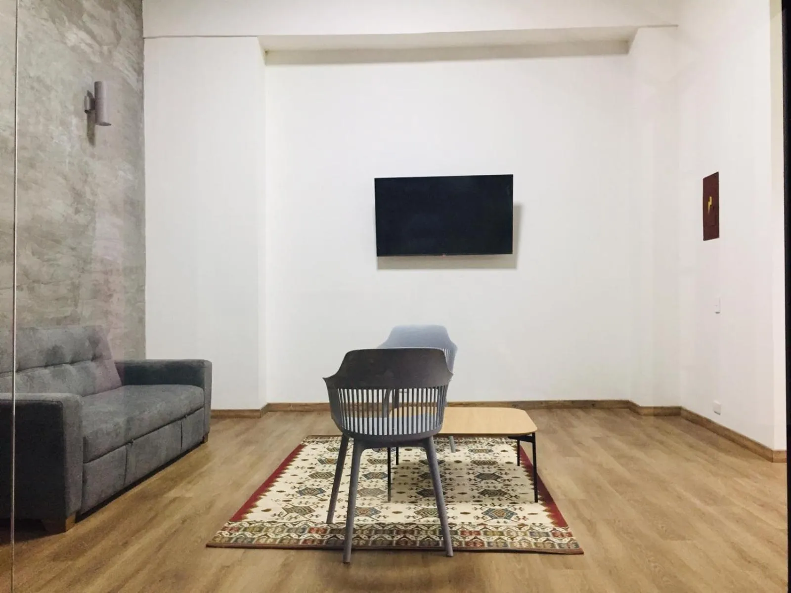 Seating area in Soy Local Primavera