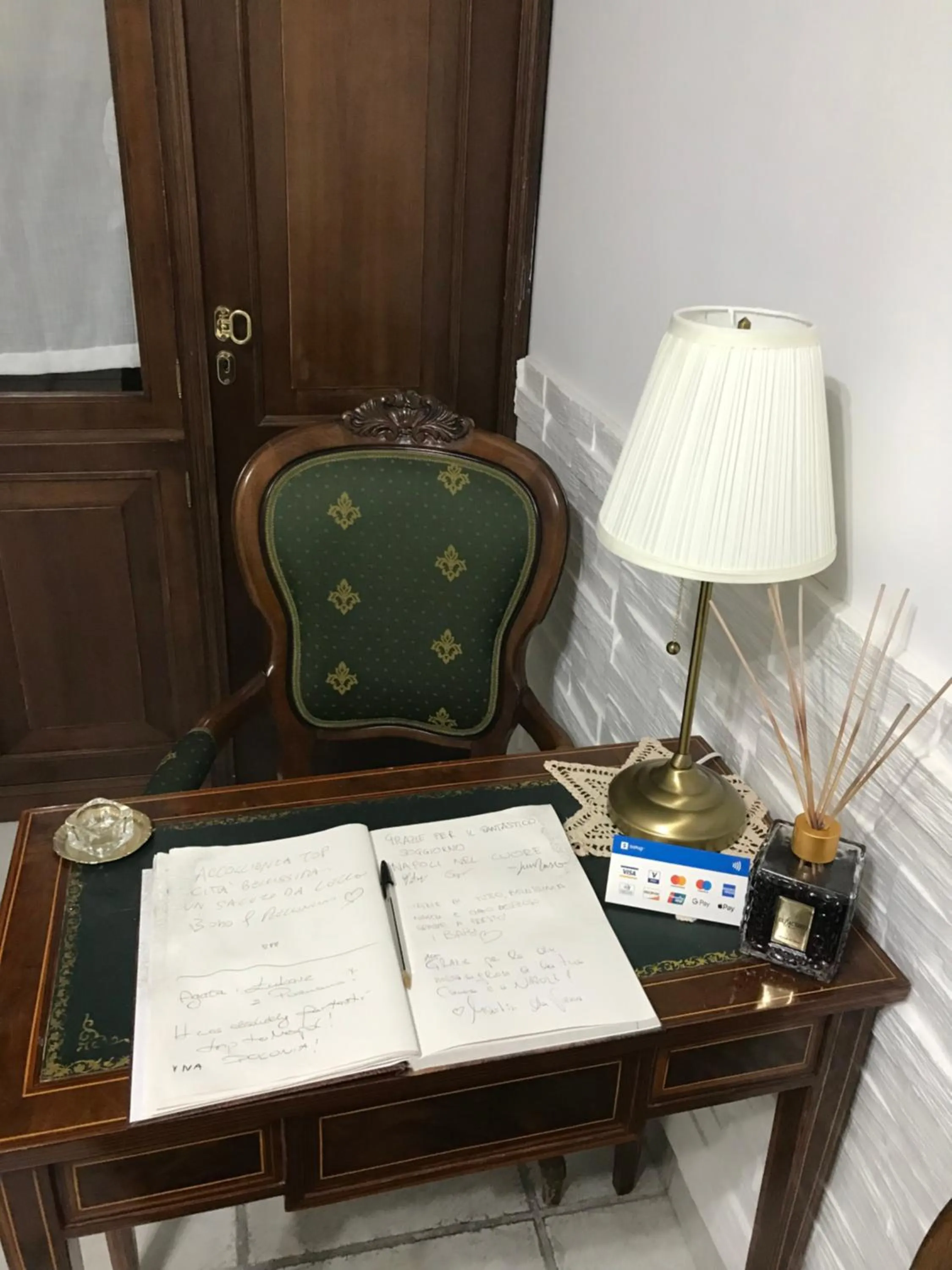 hair dresser in La dimora di bronzo