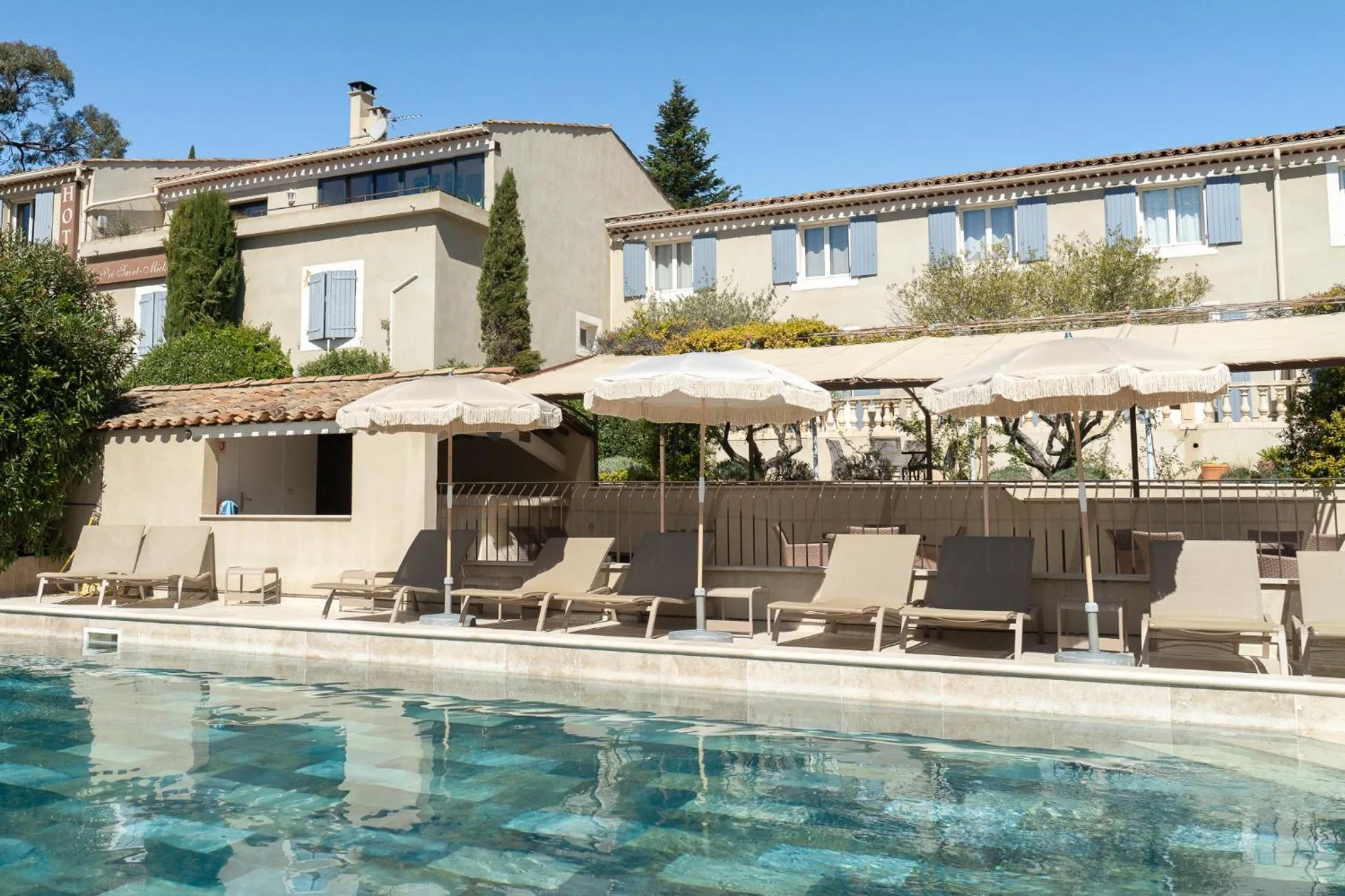 Swimming pool in Hôtel Le Pré Saint Michel
