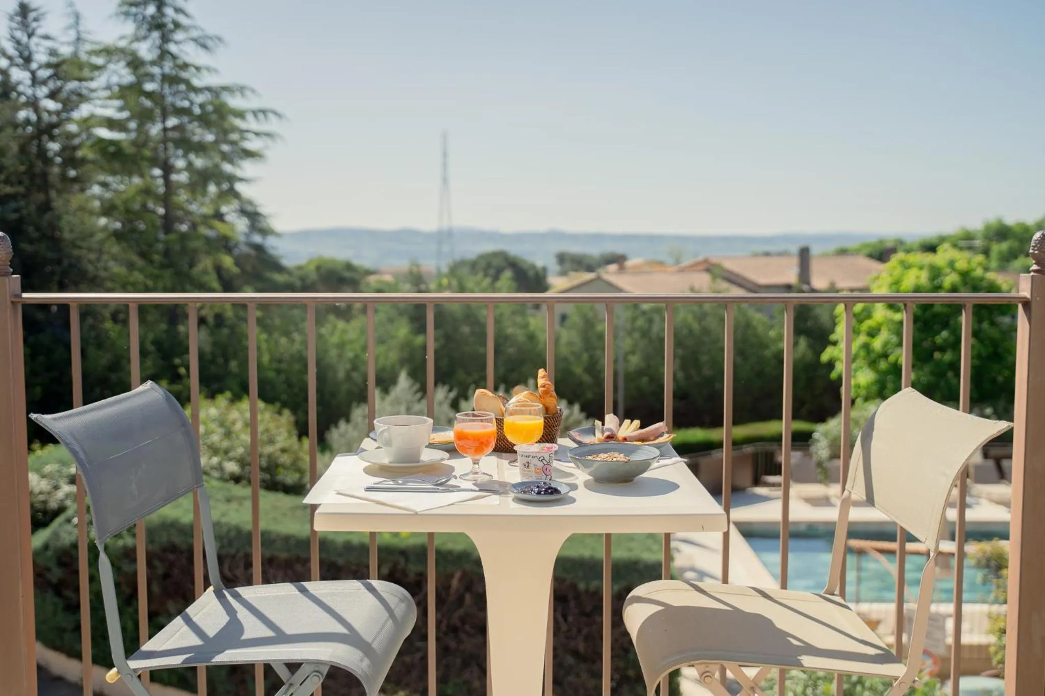 Breakfast in Hôtel Le Pré Saint Michel