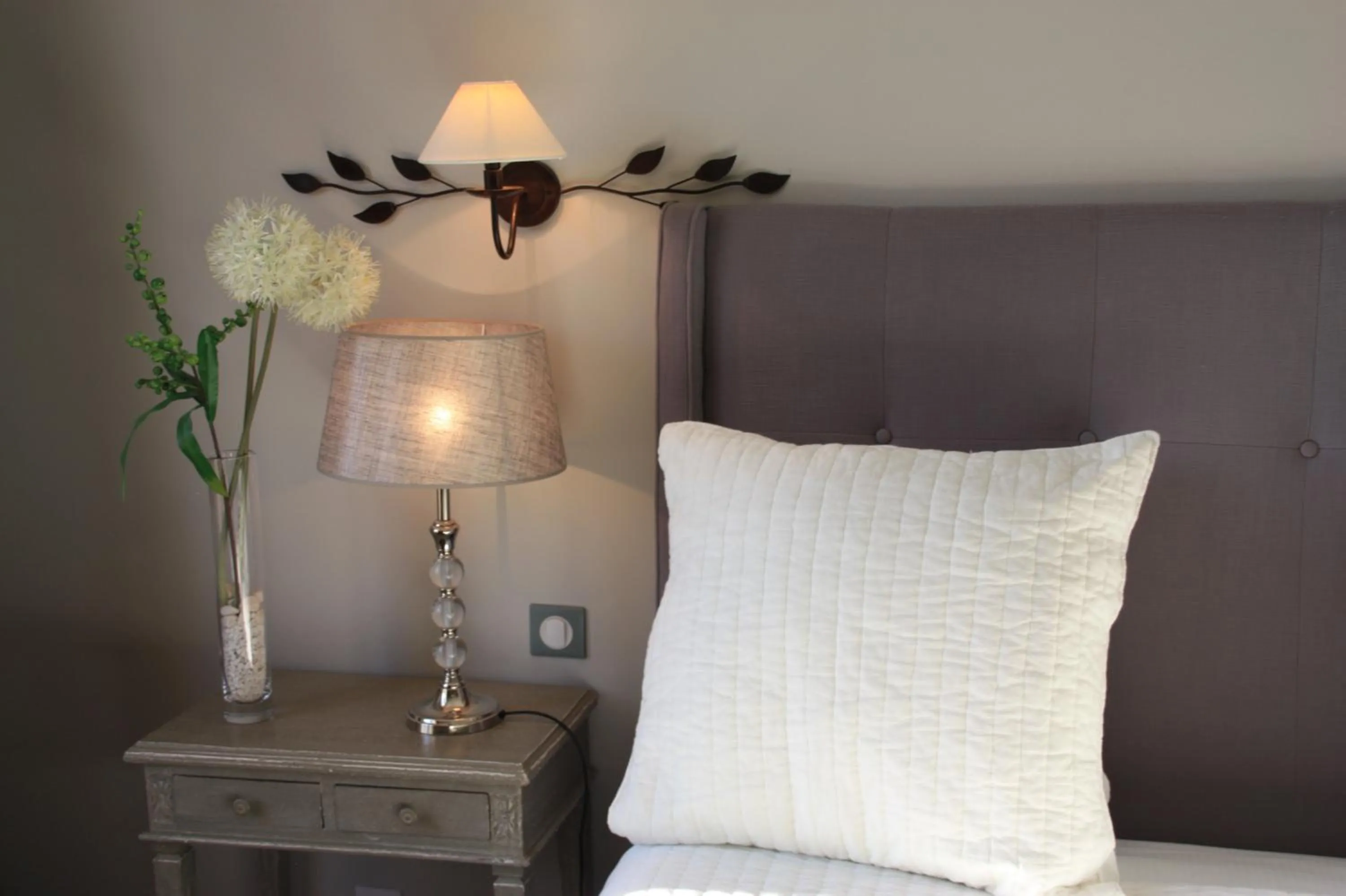 Bed in Hôtel Le Pré Saint Michel