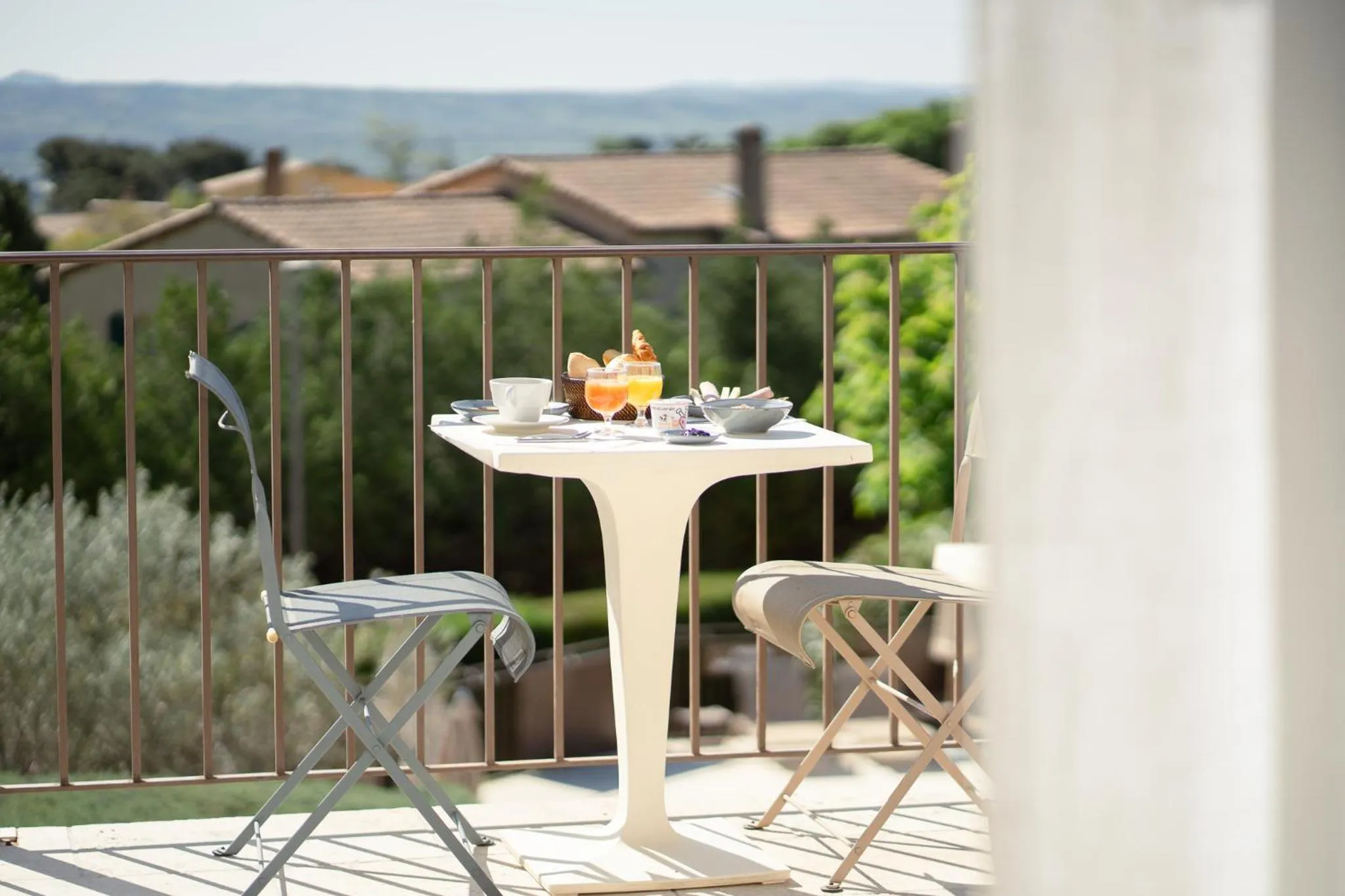 Patio in Hôtel Le Pré Saint Michel