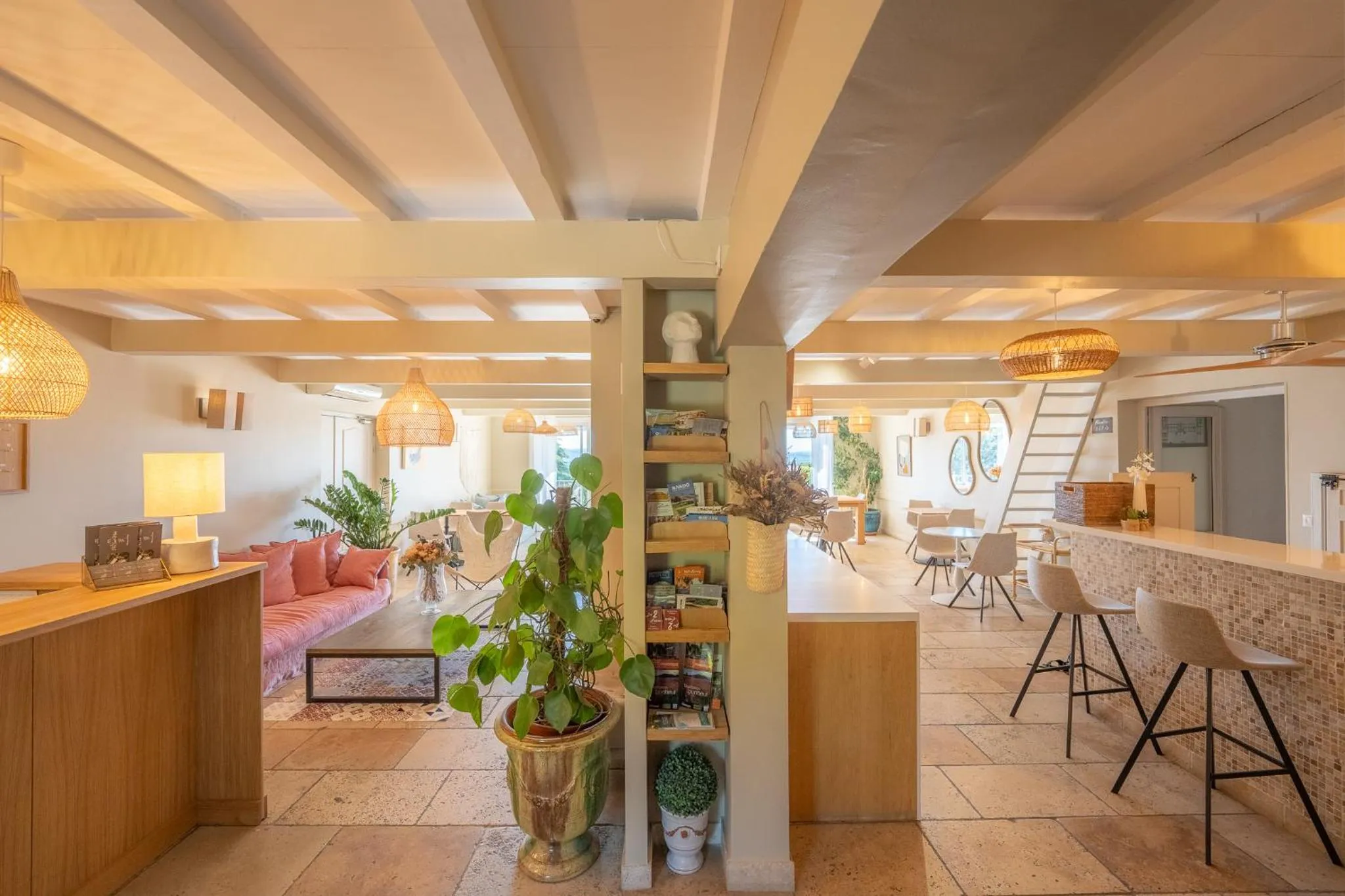 Lobby or reception in Hôtel Le Pré Saint Michel