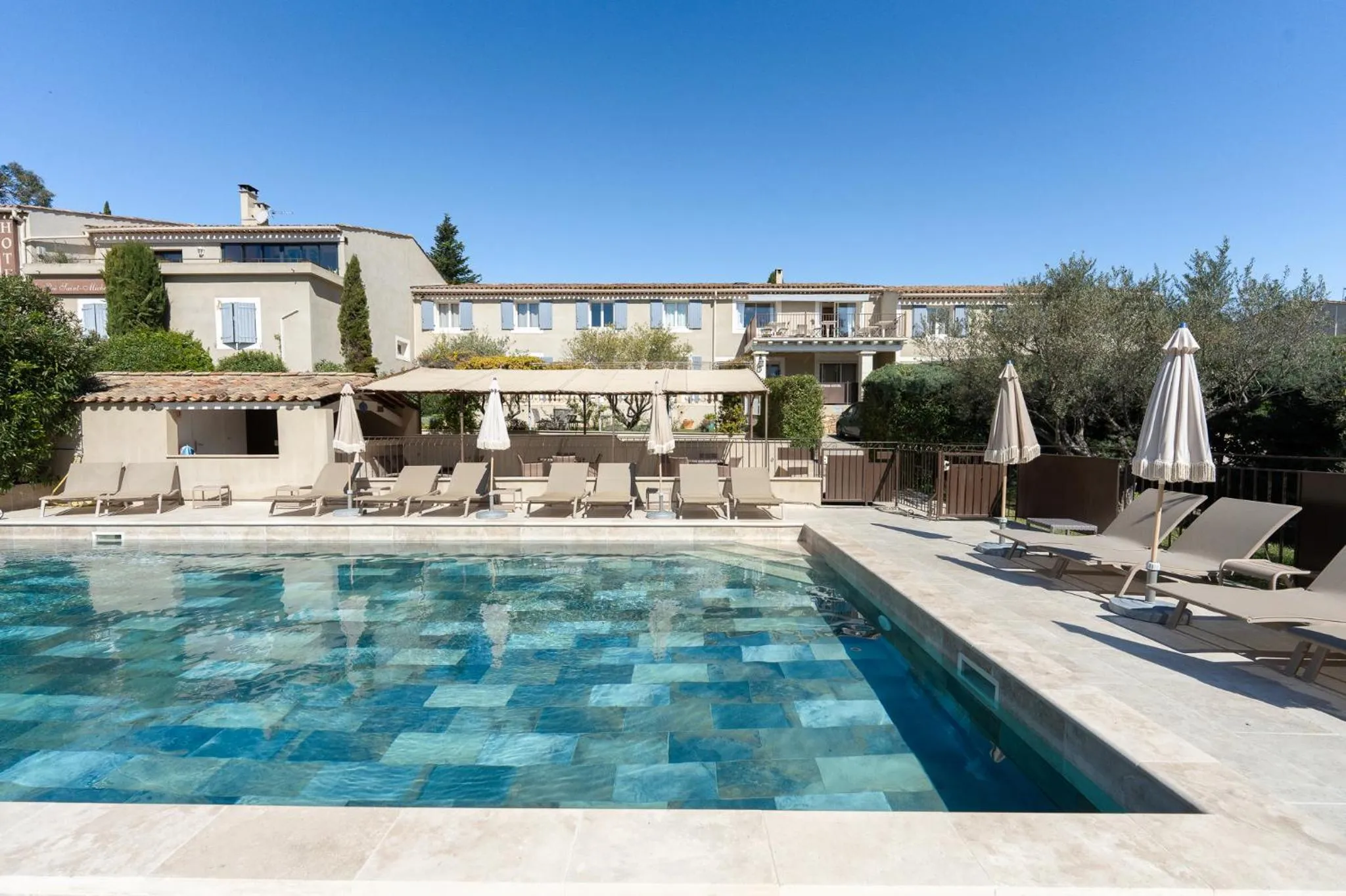 Swimming pool in Hôtel Le Pré Saint Michel
