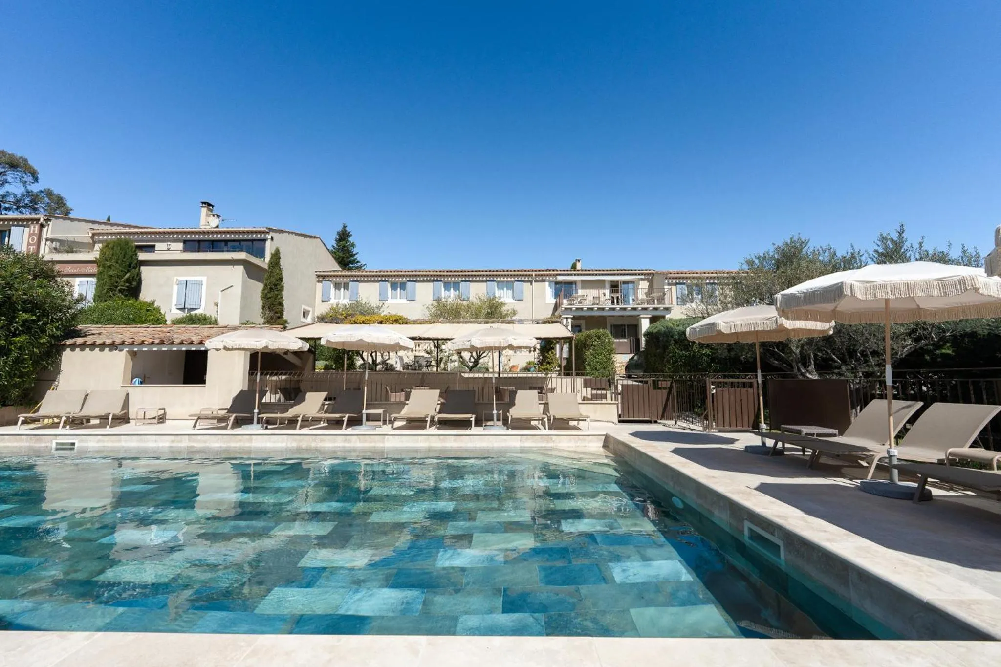 Swimming pool in Hôtel Le Pré Saint Michel