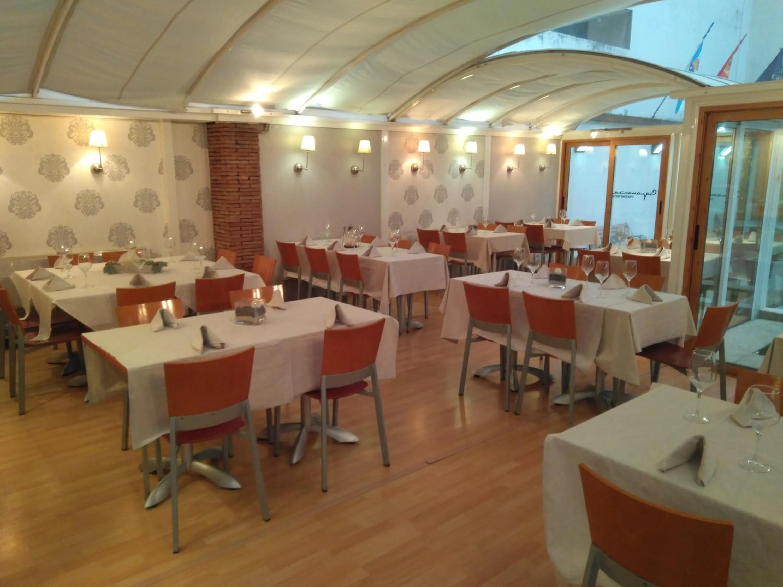 Restaurant/places to eat in Hotel Marycielo