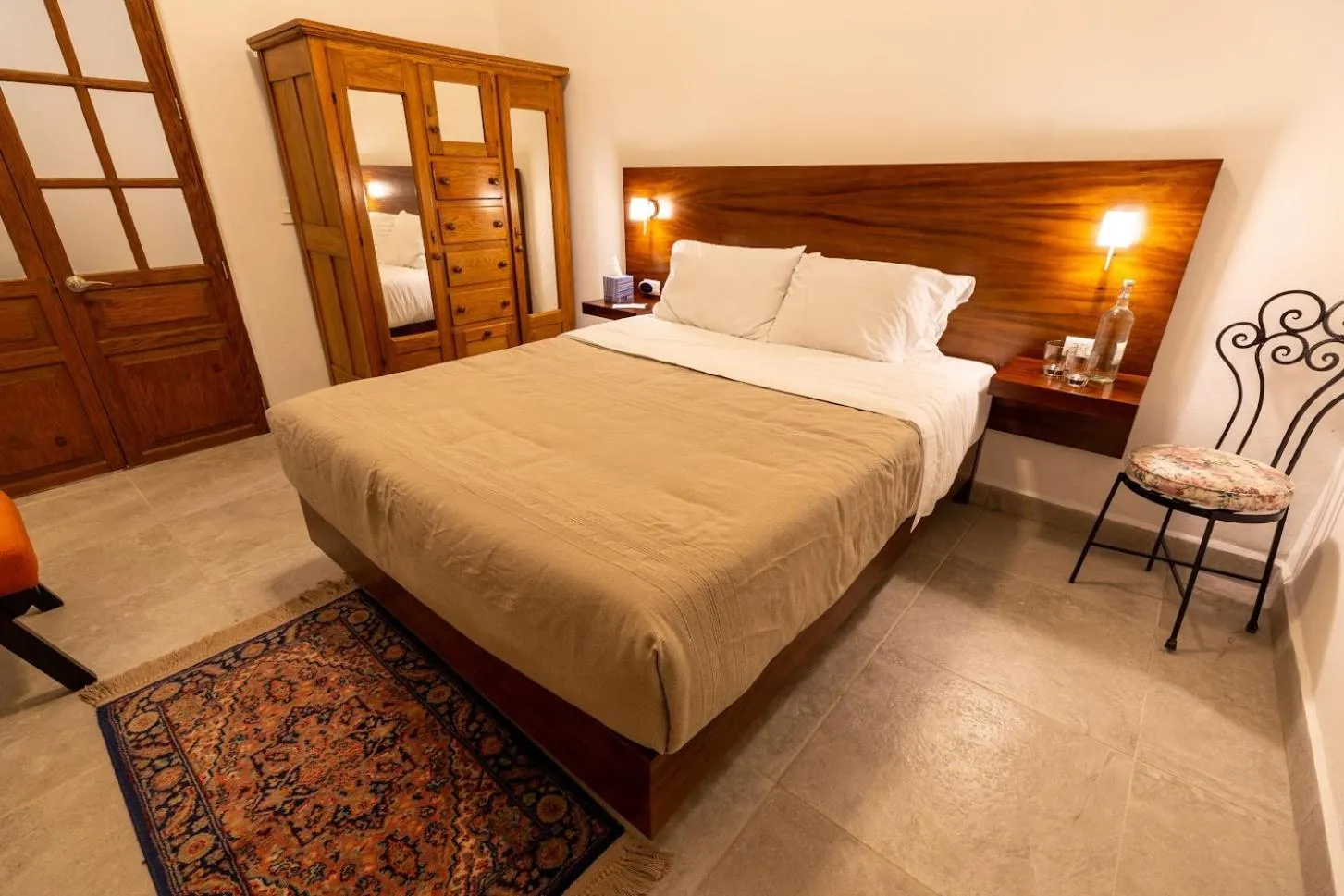 Photo of the whole room, Bed in Plaza Chapala Hotel