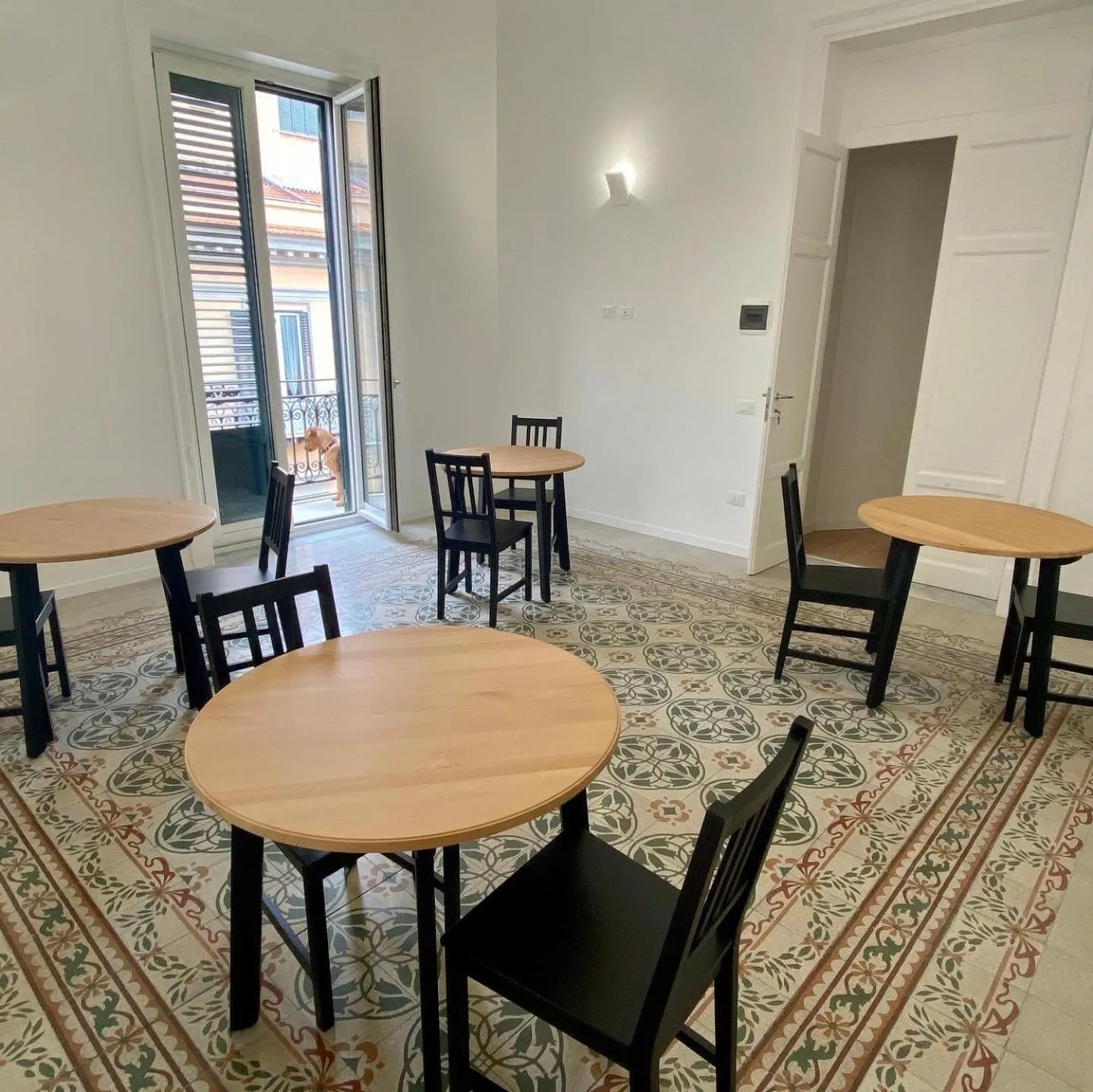 Communal lounge/ TV room in Piazza Florio Rooms