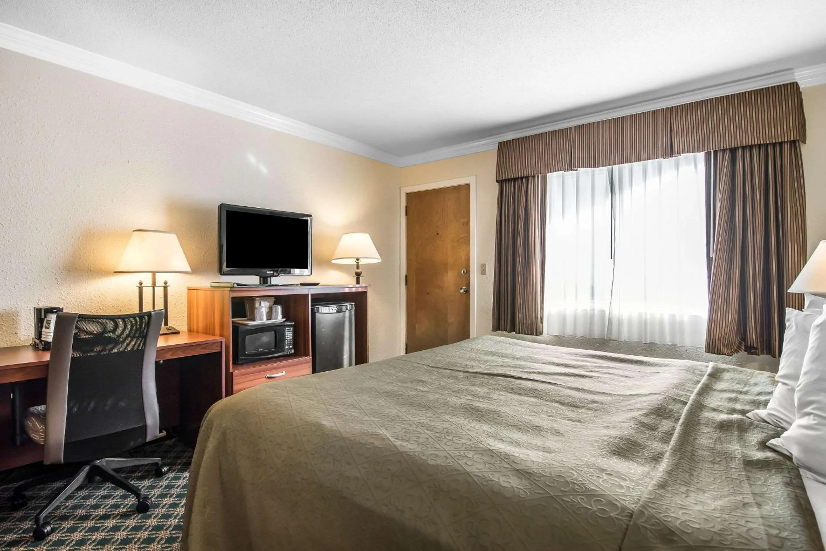 Photo of the whole room, Bed in Quality Inn Rutland Killington