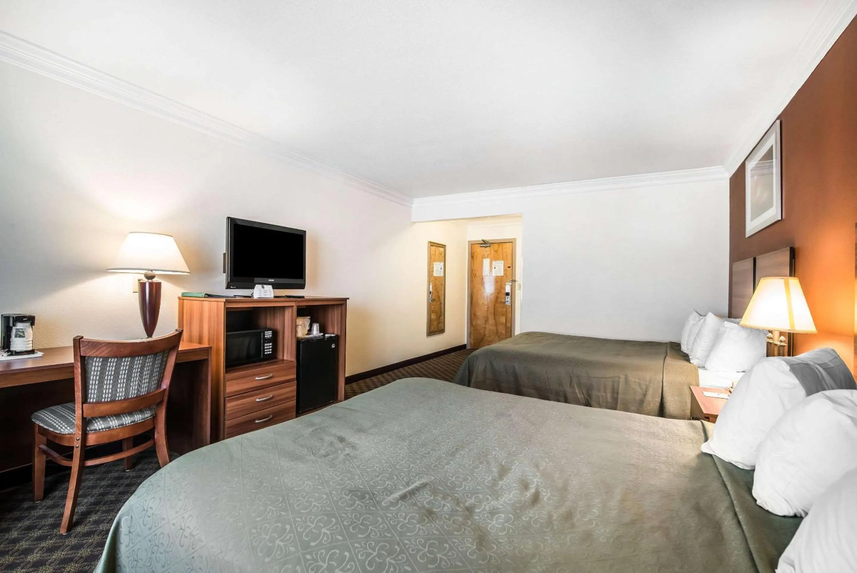 Photo of the whole room, Bed in Quality Inn Rutland Killington