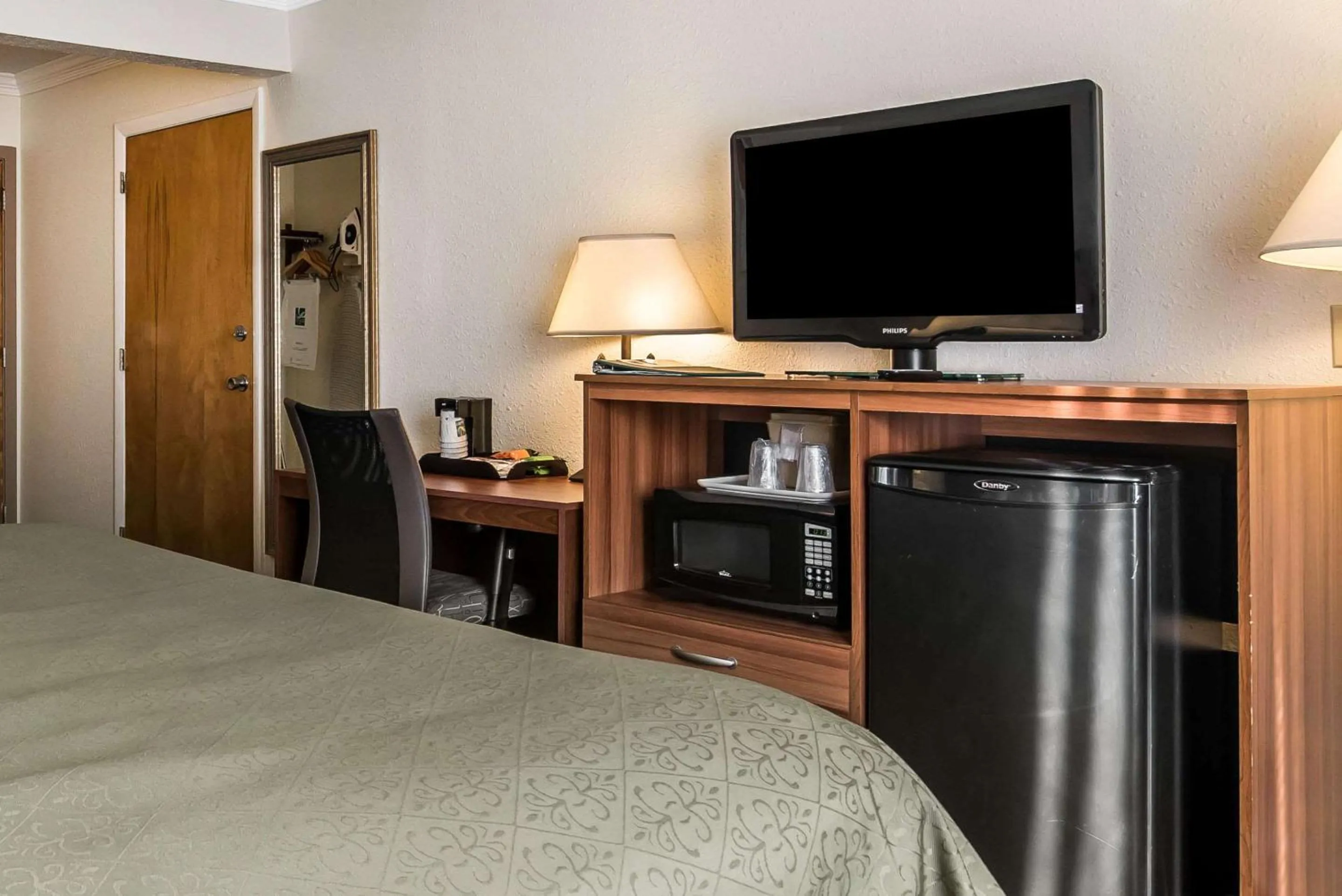 Photo of the whole room, Bed in Quality Inn Rutland Killington