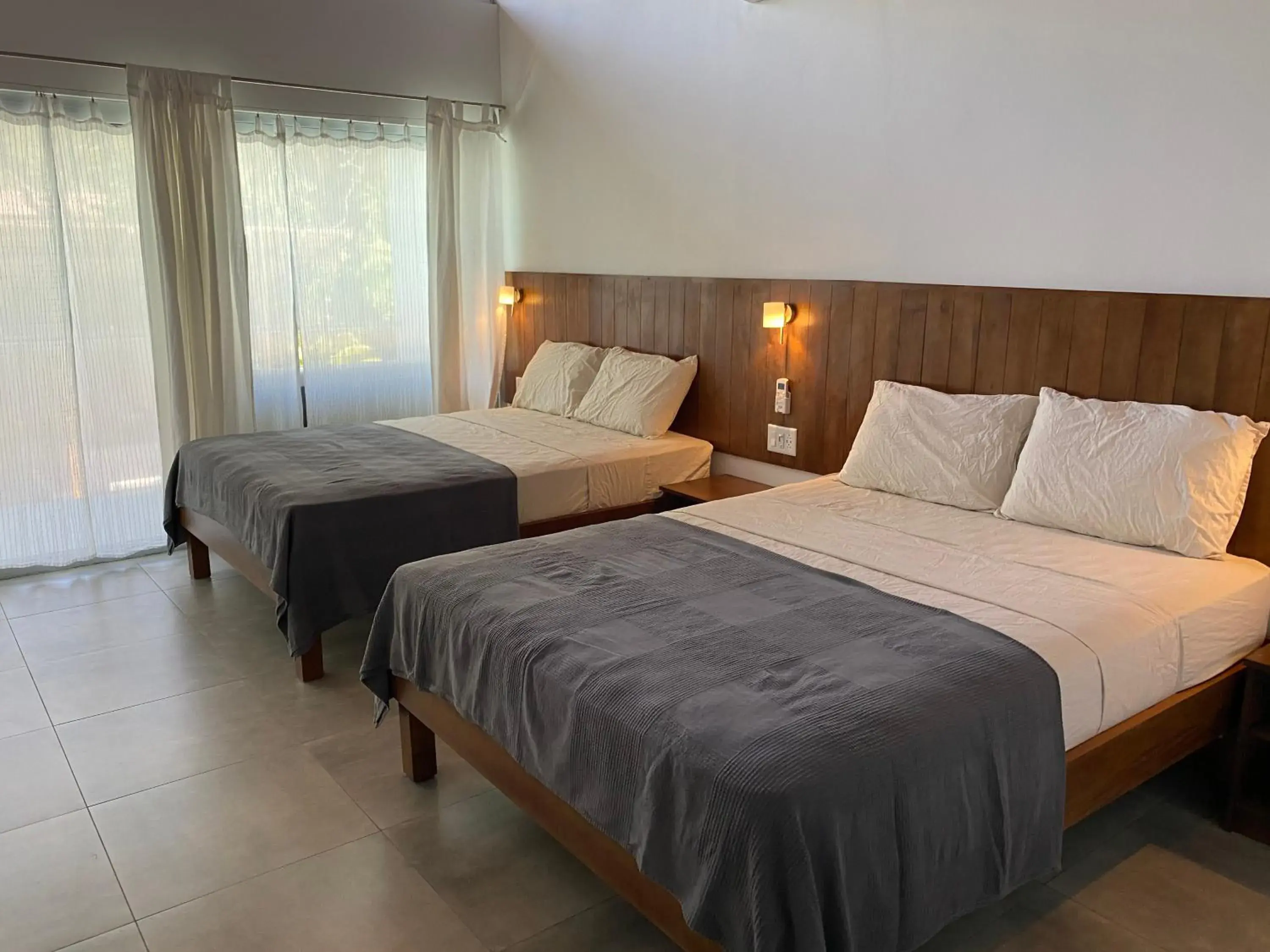 Deluxe Queen Room in Ride On! Surf Hotel Deluxe Queen Room in Ride On! Surf Hotel