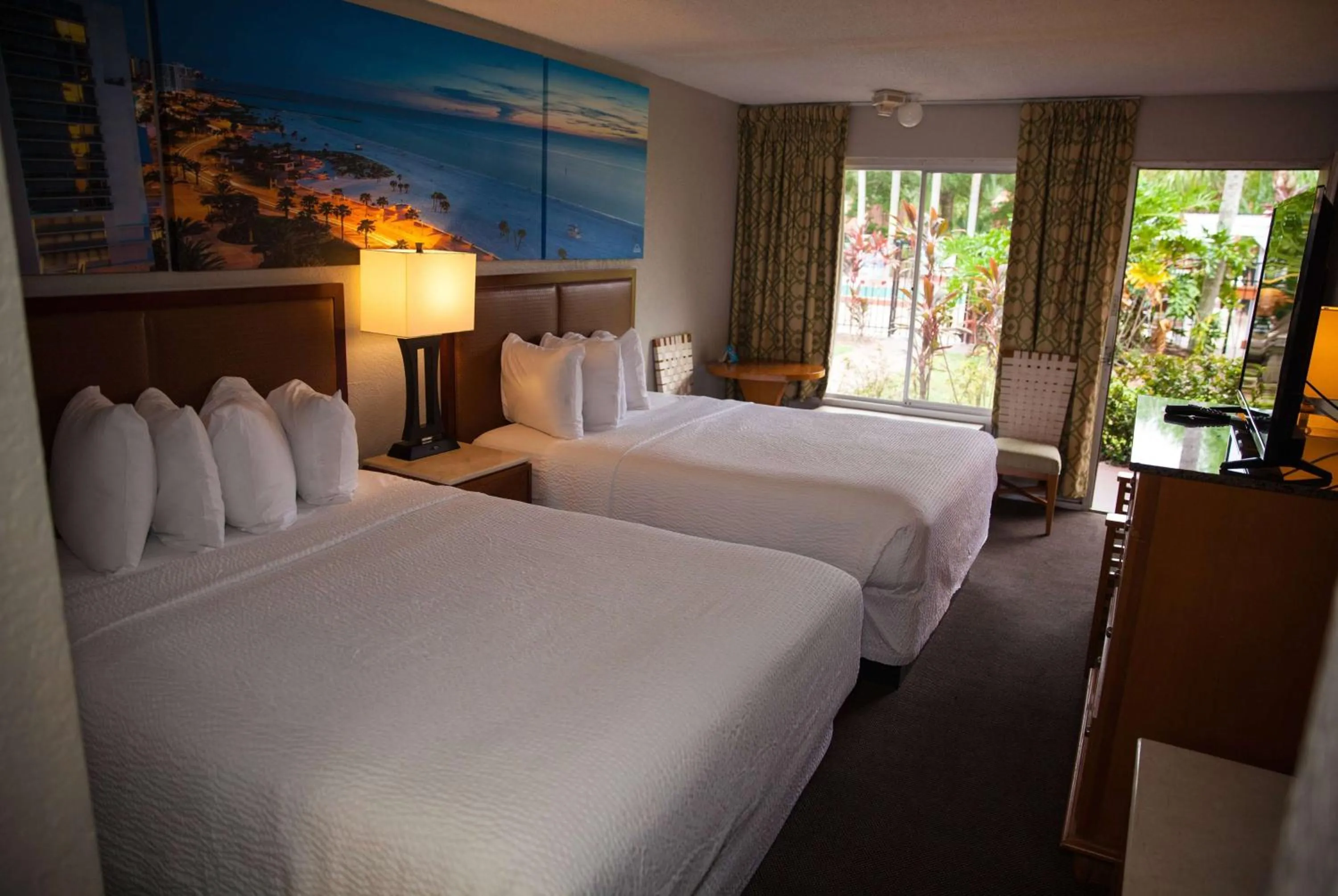 Photo of the whole room, Bed in Days Inn by Wyndham Cocoa Cruiseport West At I-95/524