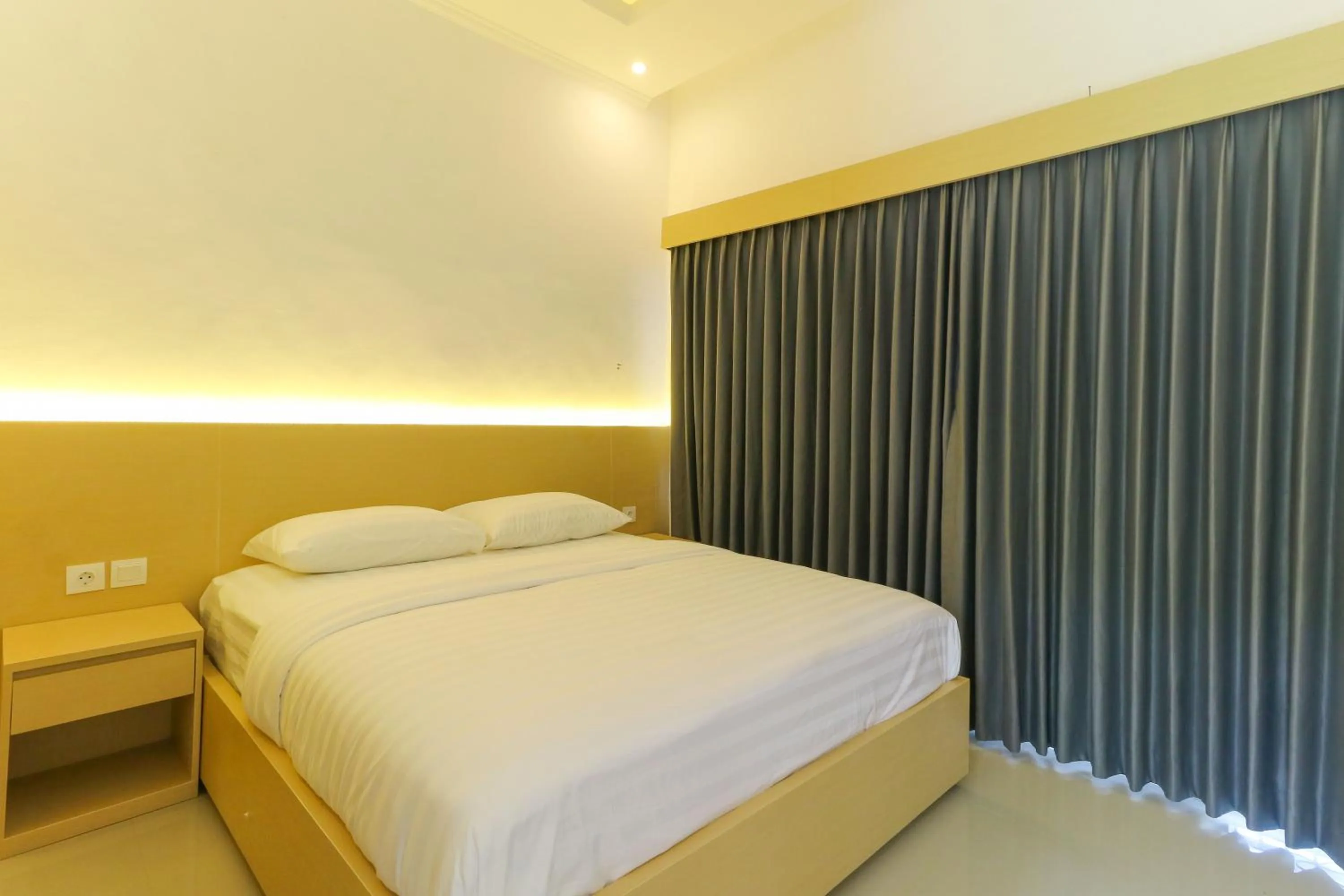 Bedroom, Bed in Artaloka Hotel & Restaurant