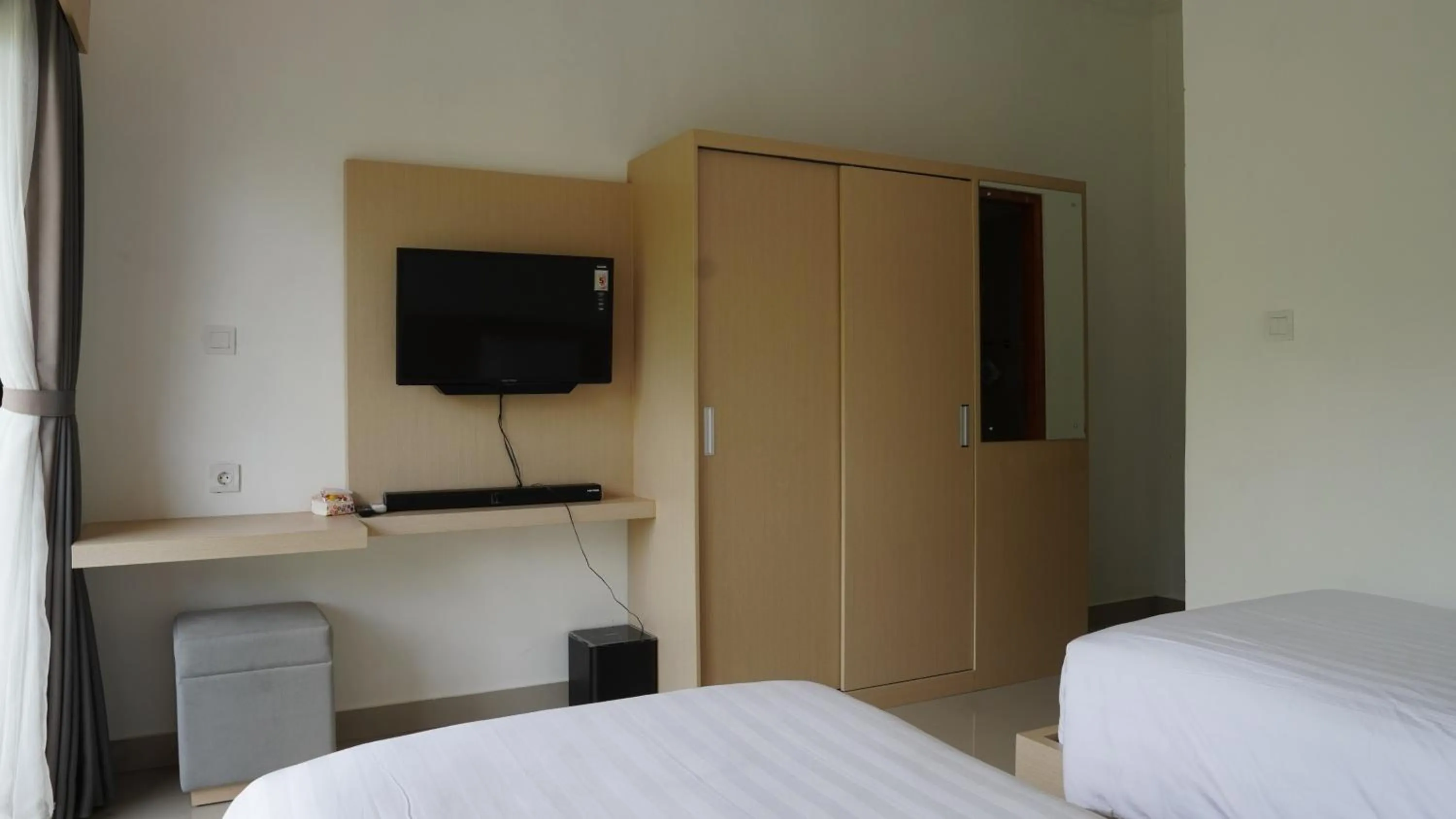 Bed in Artaloka Hotel & Restaurant