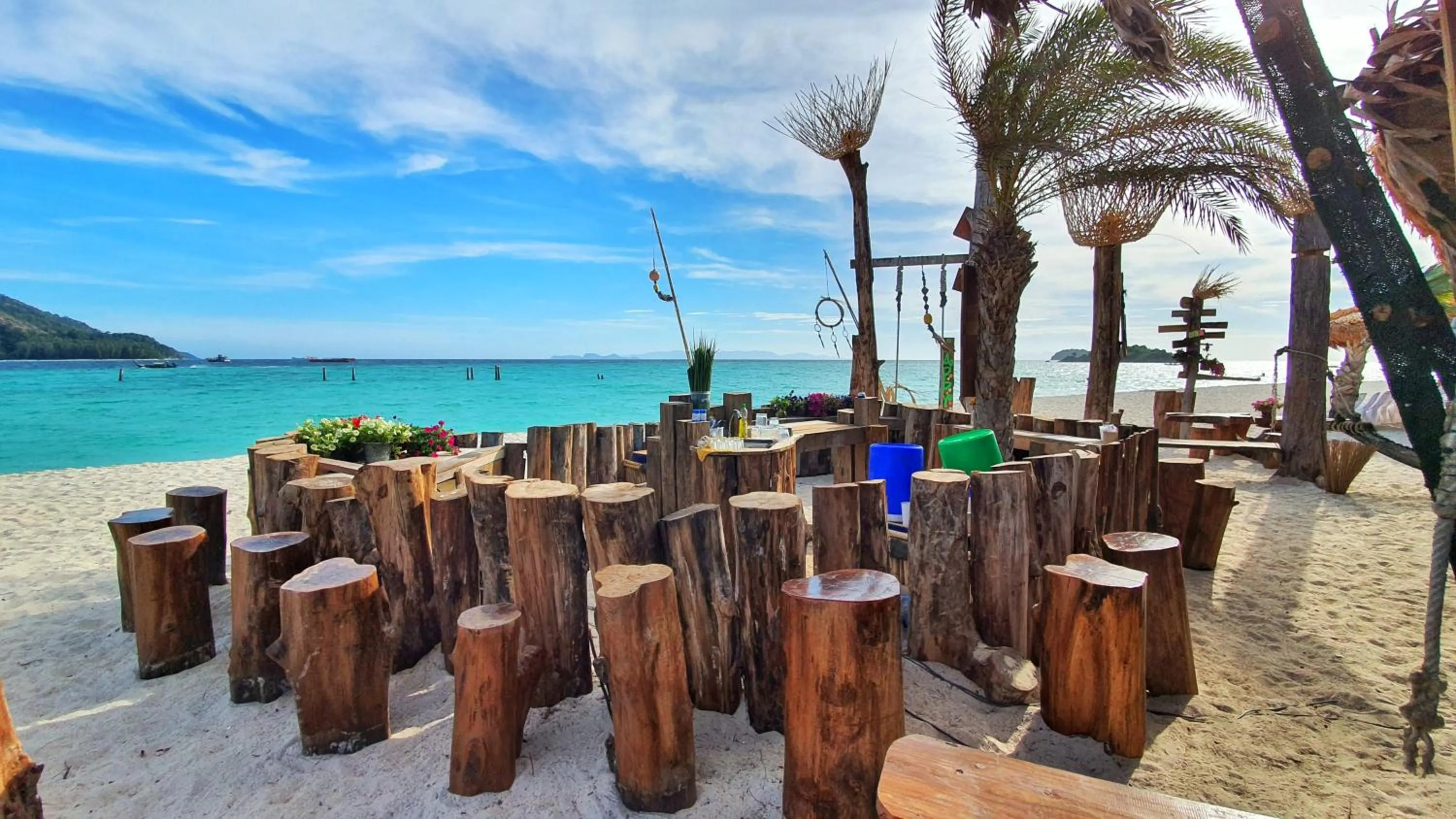 Restaurant/places to eat in Zodiac Seesun Resort