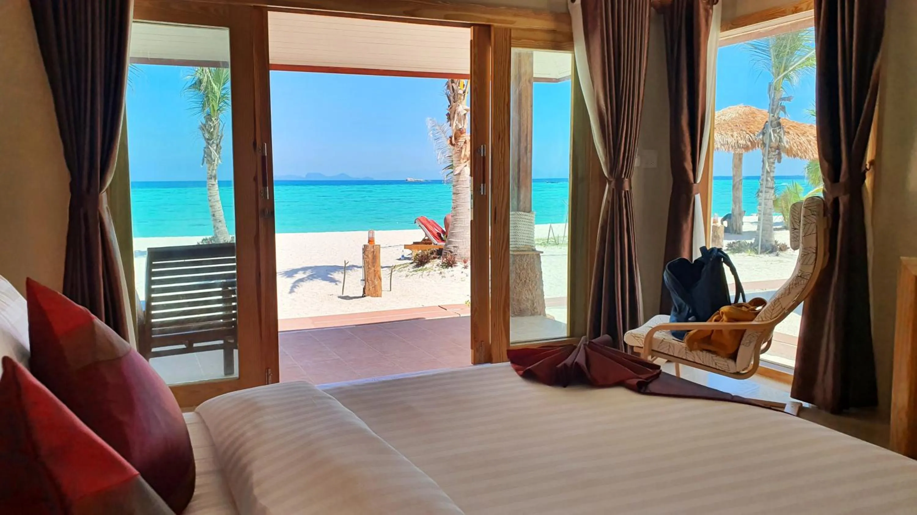 Balcony/Terrace, Bed in Zodiac Seesun Resort