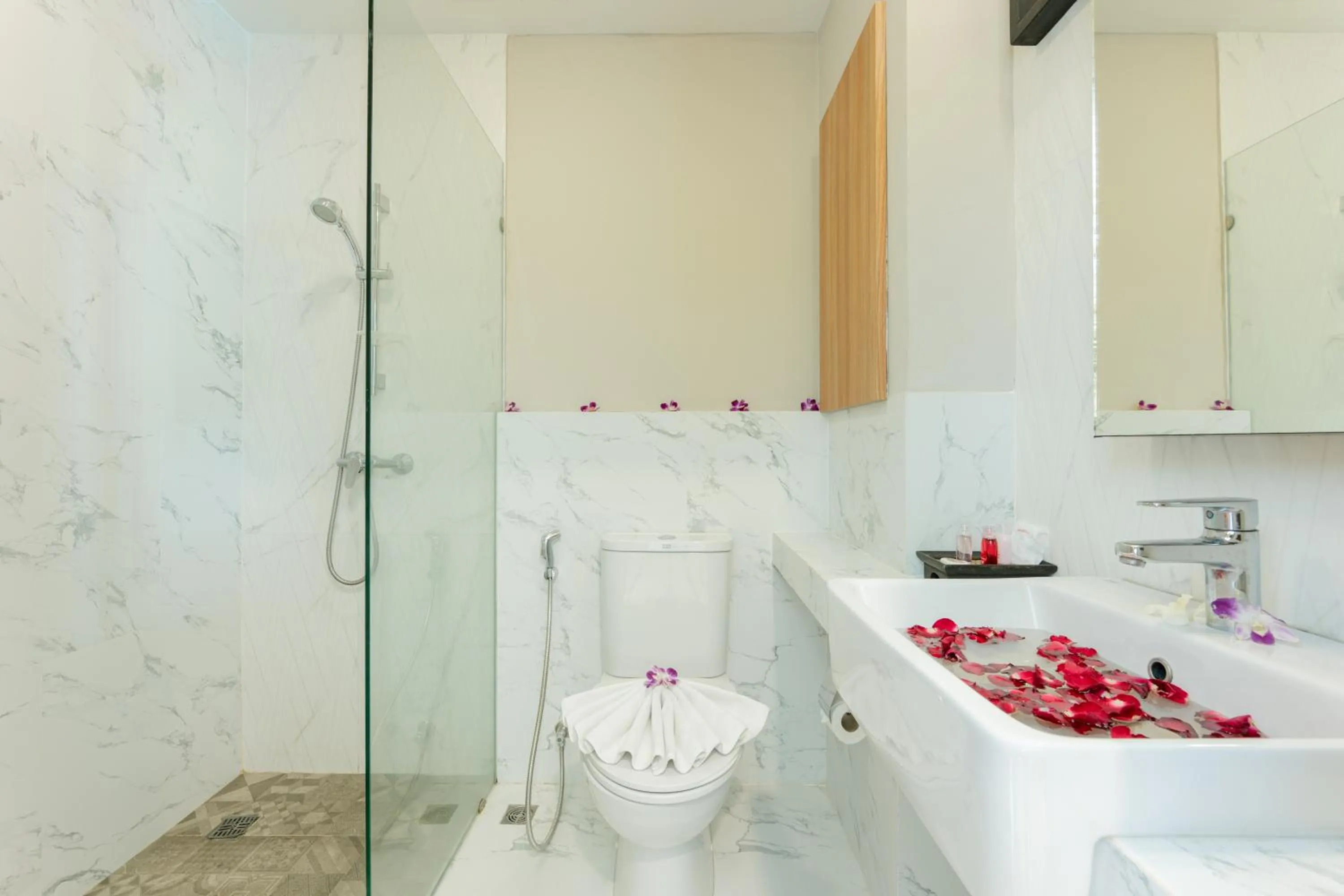 Shower in Sky Wave Patong