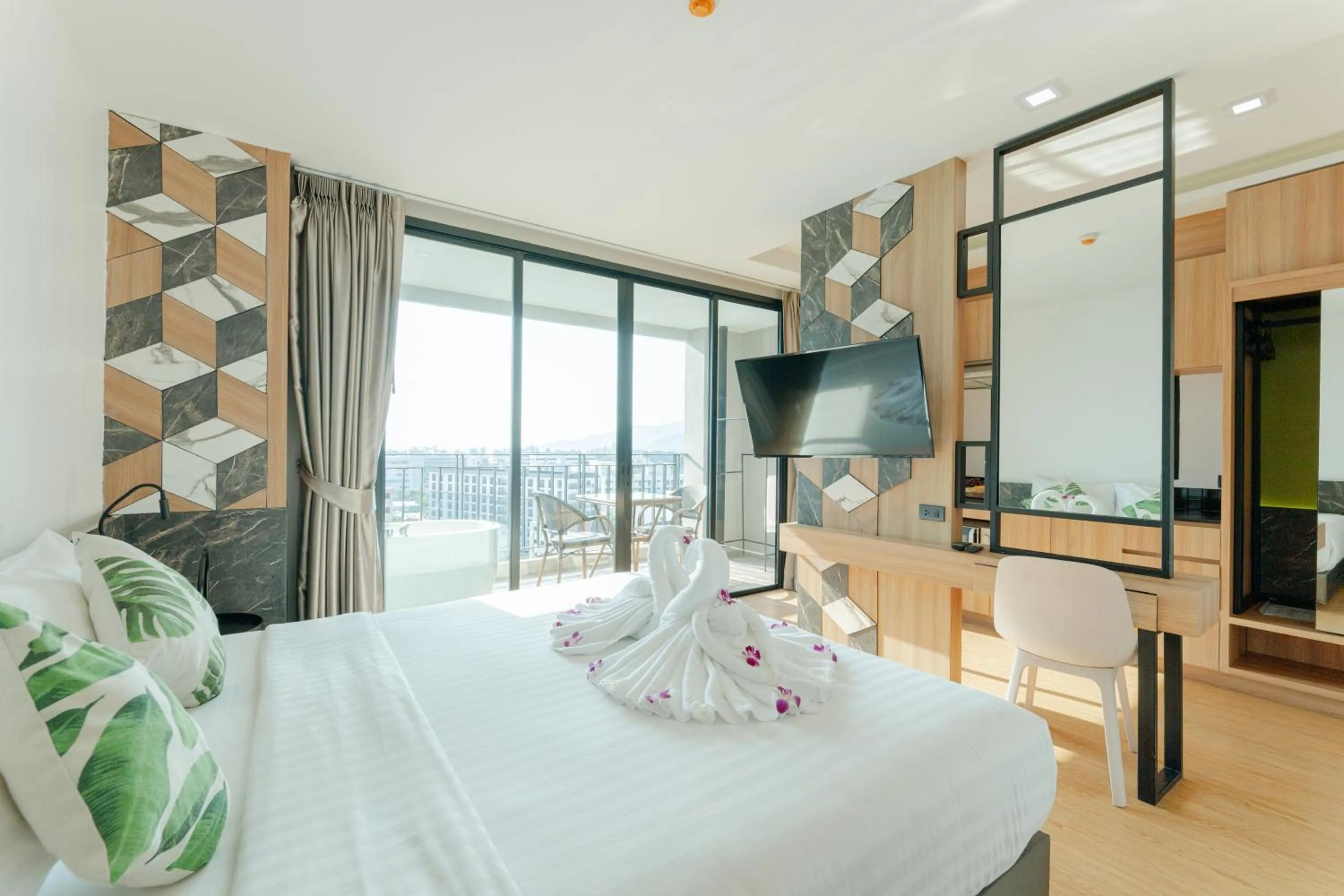 Sea view, Bed in Sky Wave Patong