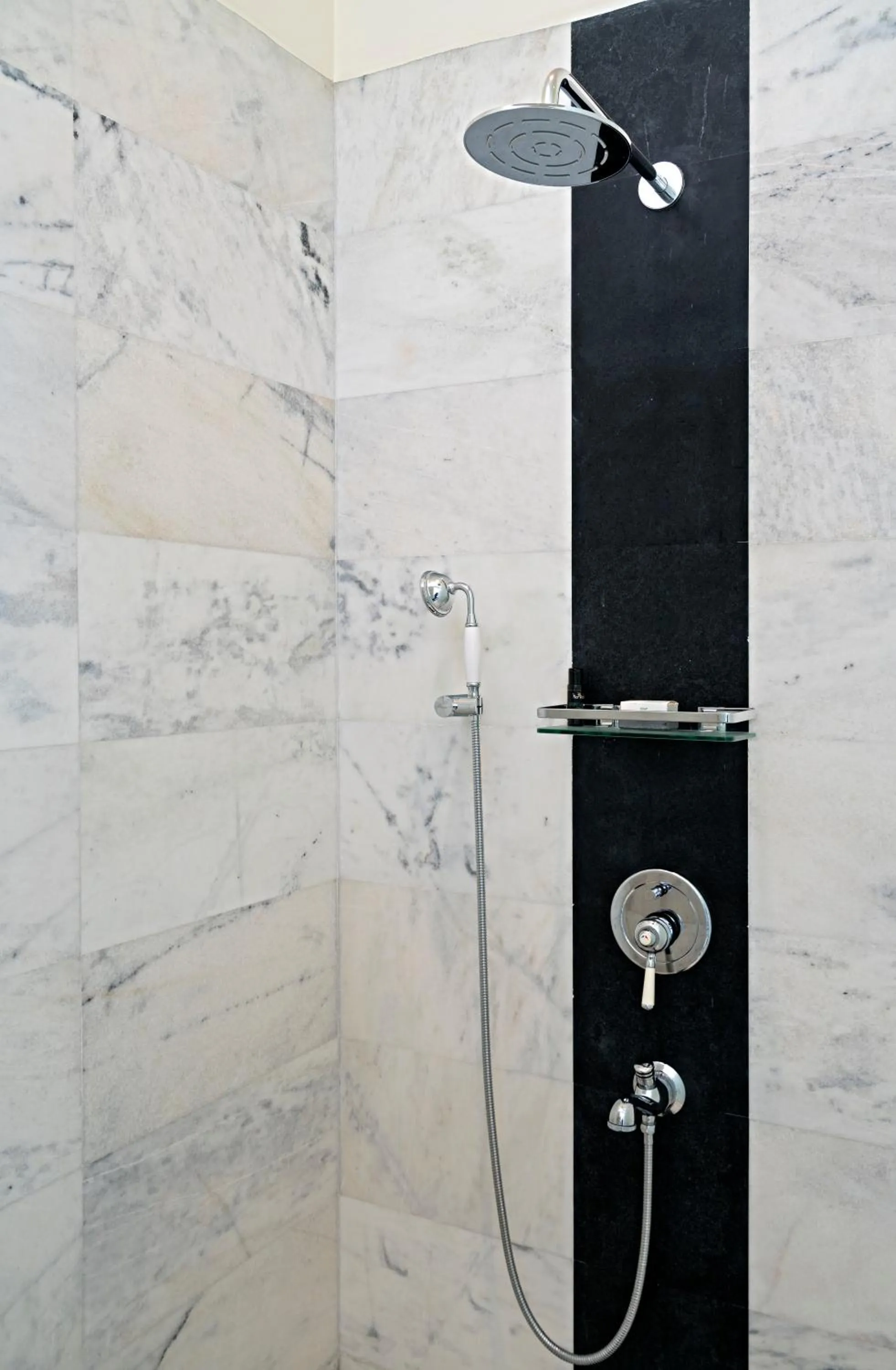 Public Bath in Sariska Manor Luxury Cottages Tehla