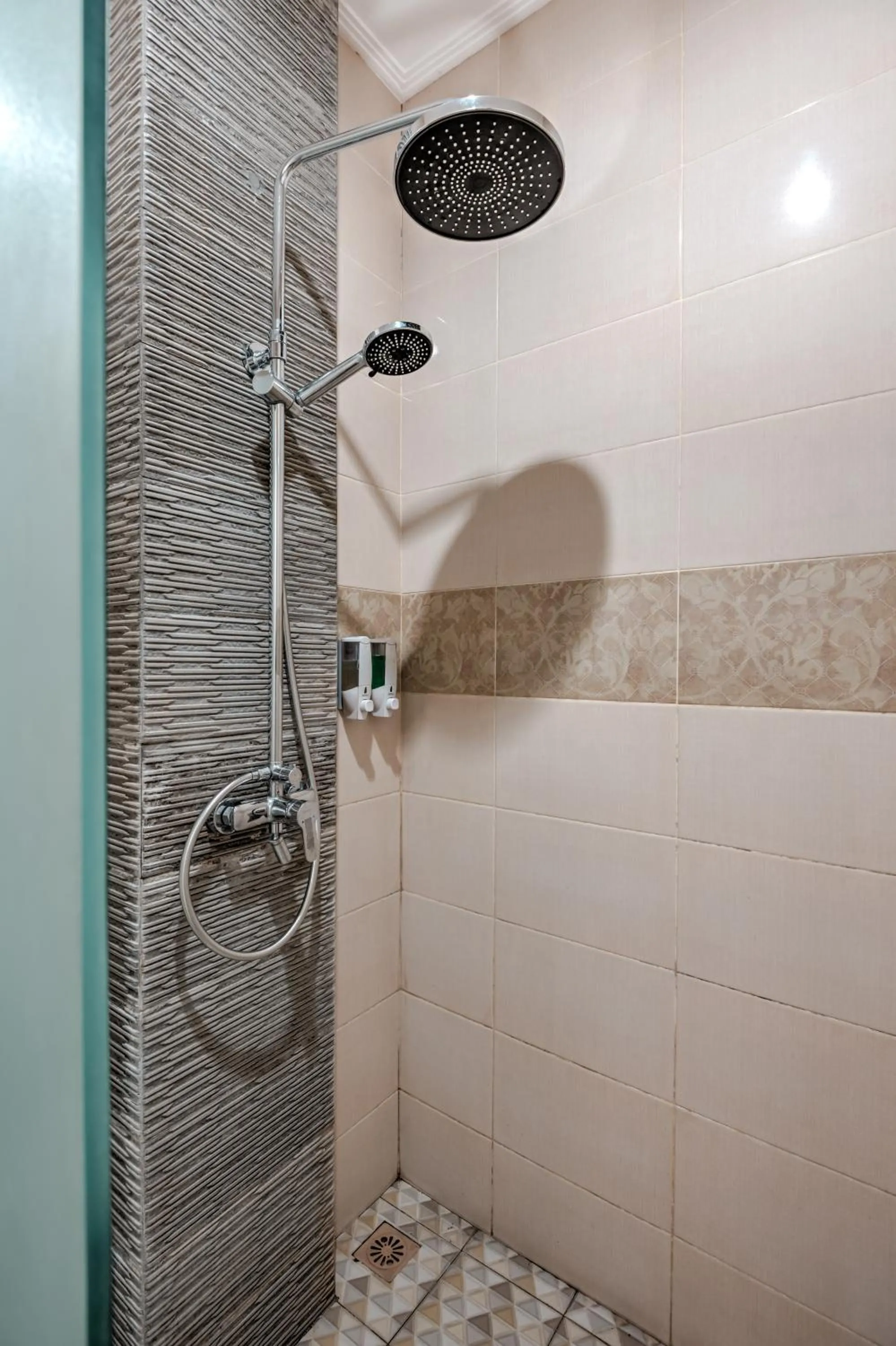 Shower in D Sarian Seminyak