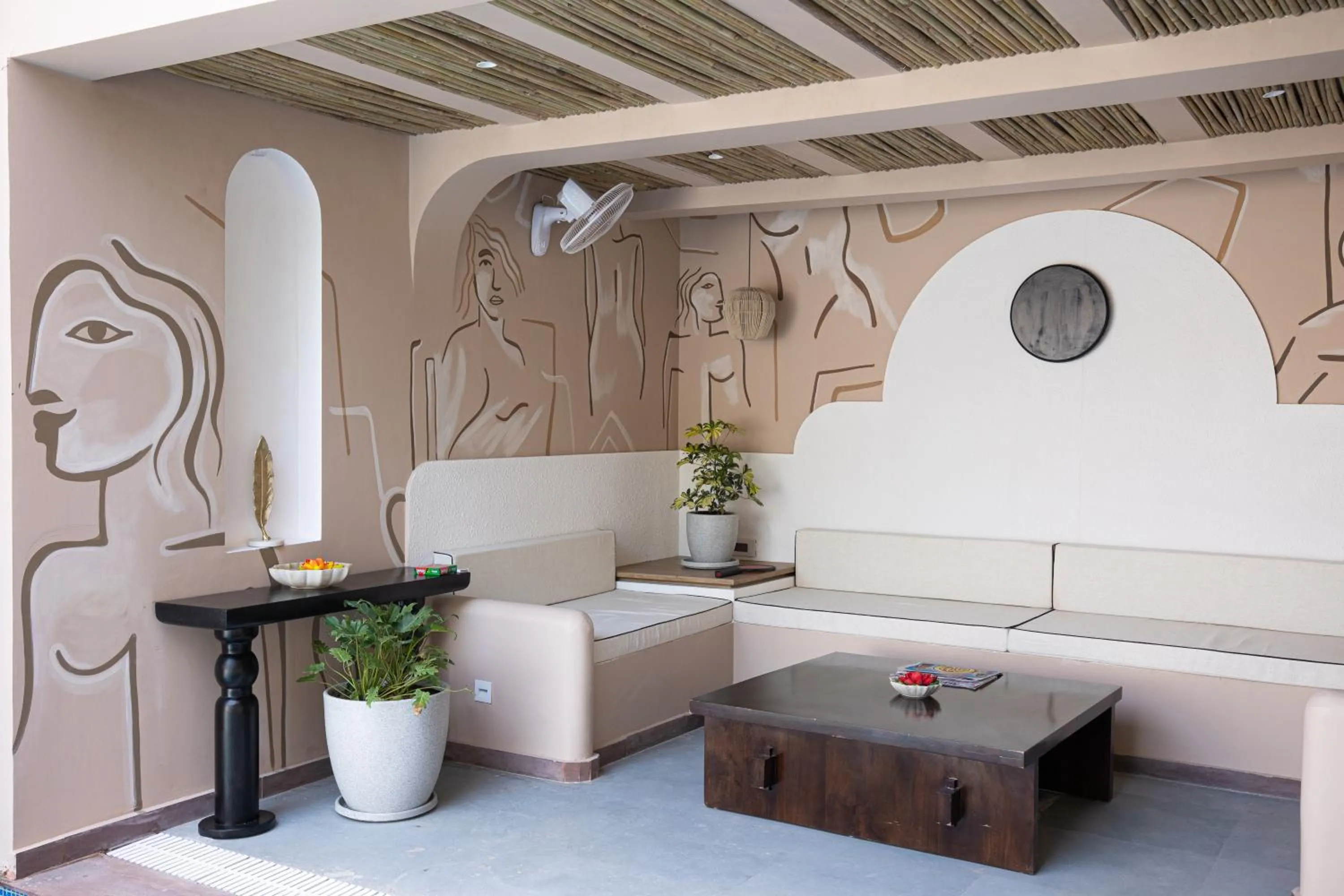 Pool view in The Sierra - By The Lake