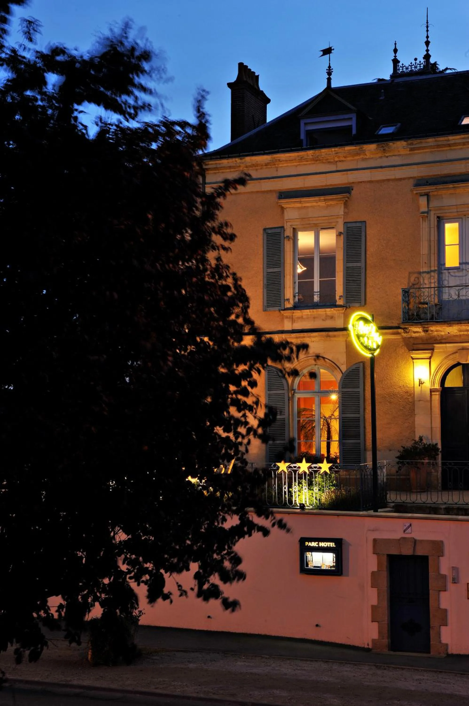 Facade/entrance in Logis Le Parc Hotel & Spa
