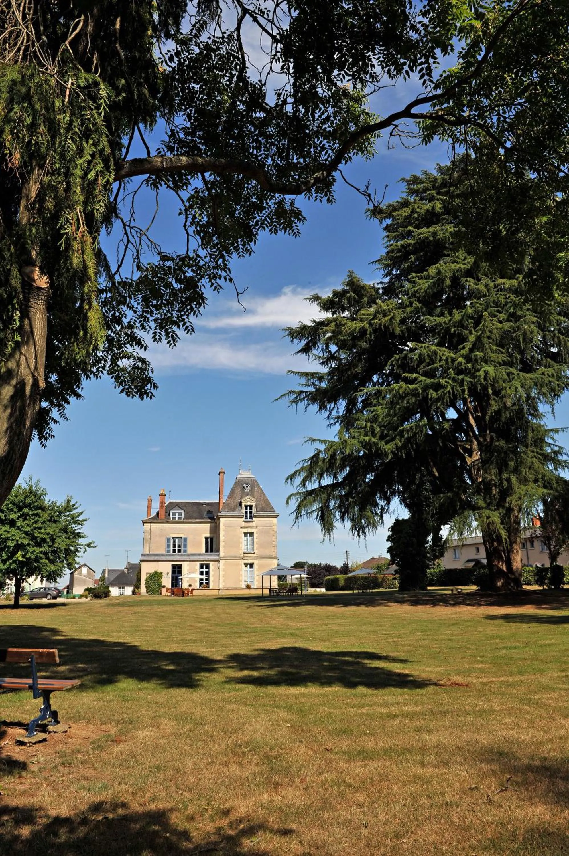 Garden in Logis Le Parc Hotel & Spa