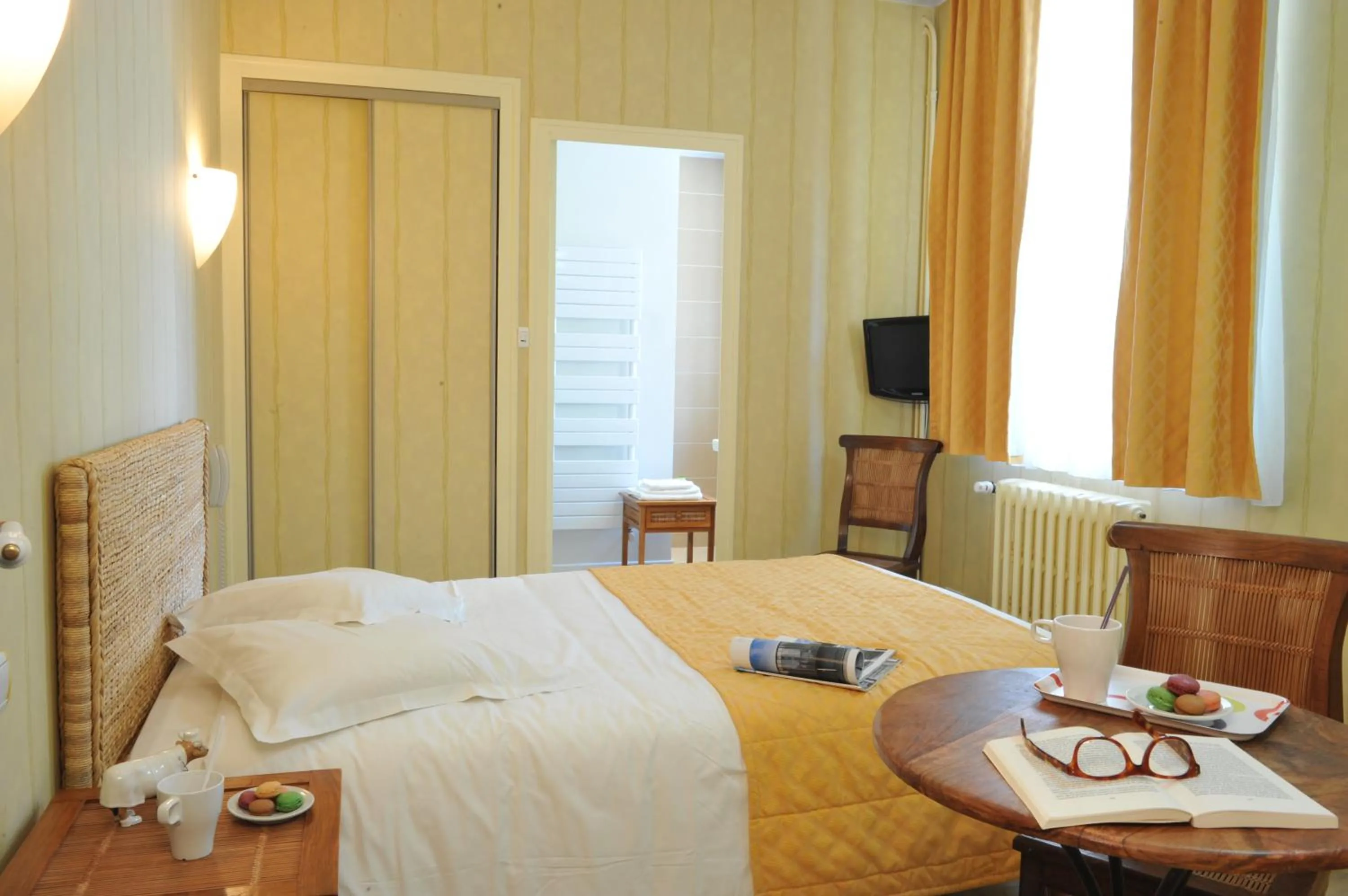 Photo of the whole room, Bed in Logis Le Parc Hotel & Spa