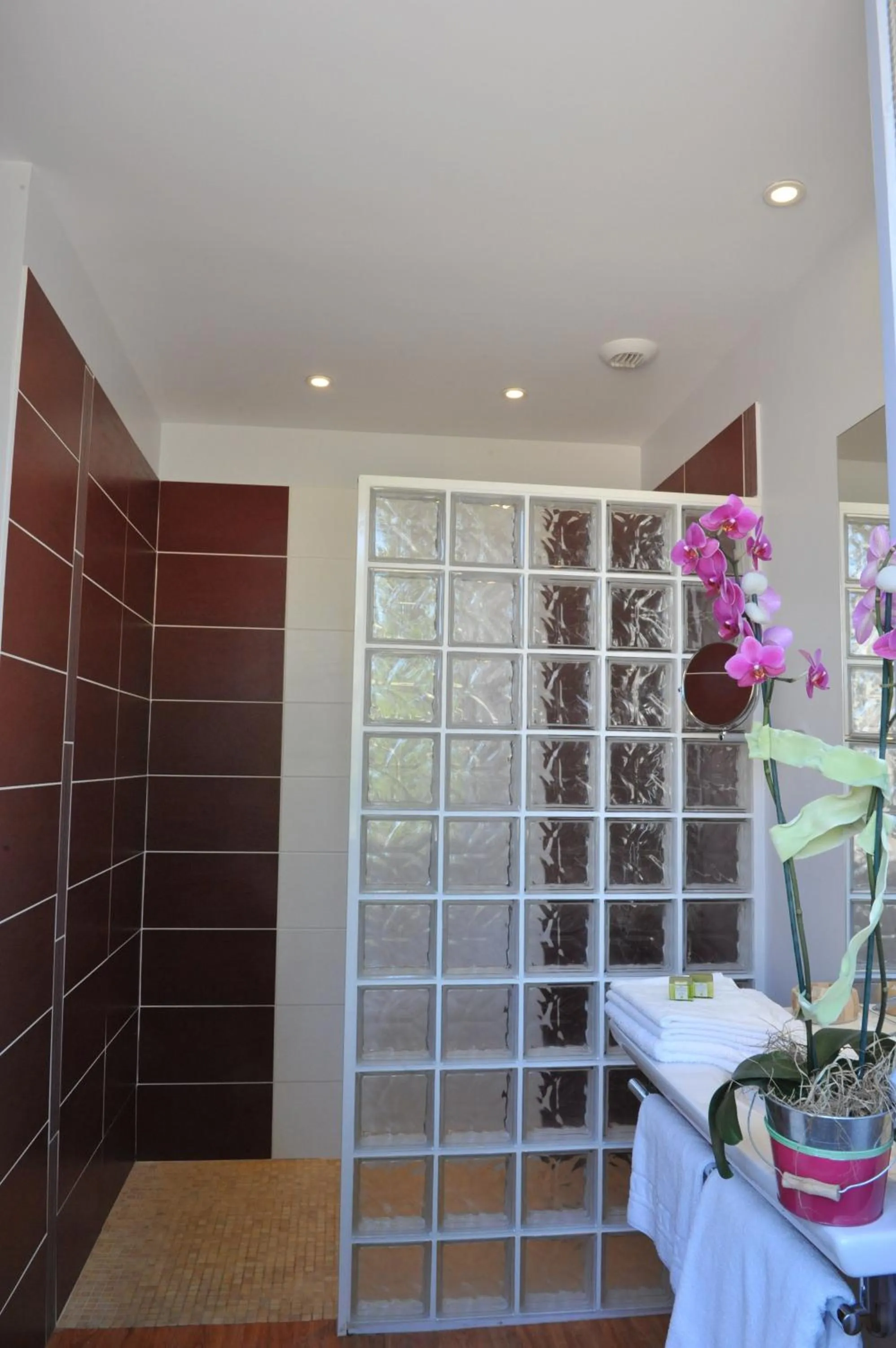 Bathroom in Logis Le Parc Hotel & Spa