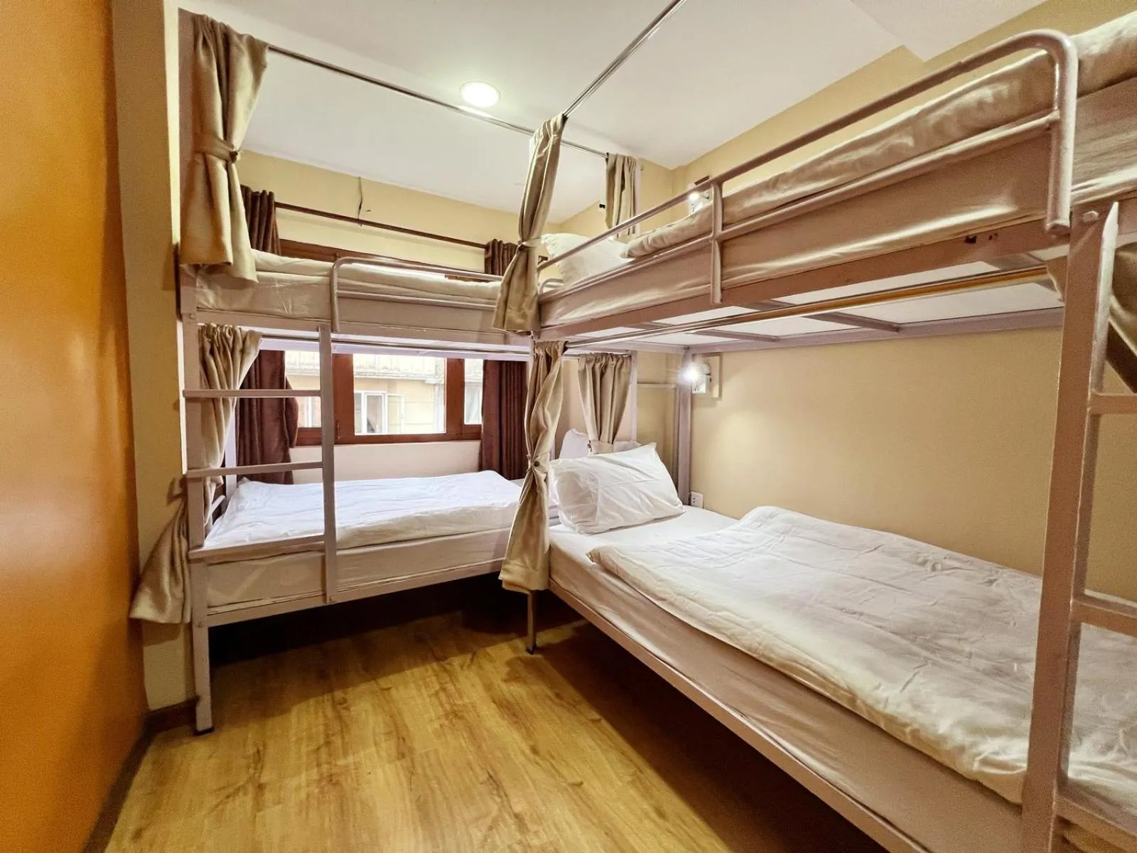 bunk bed, Bed in Holiday Hostel