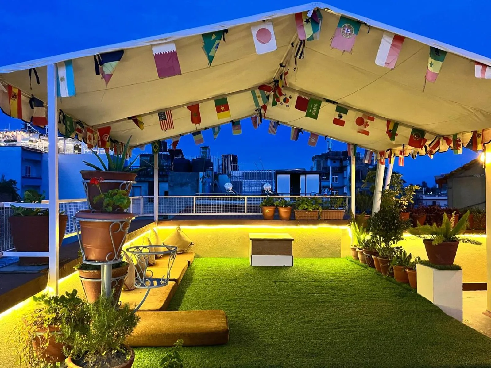 Restaurant/places to eat in Holiday Hostel