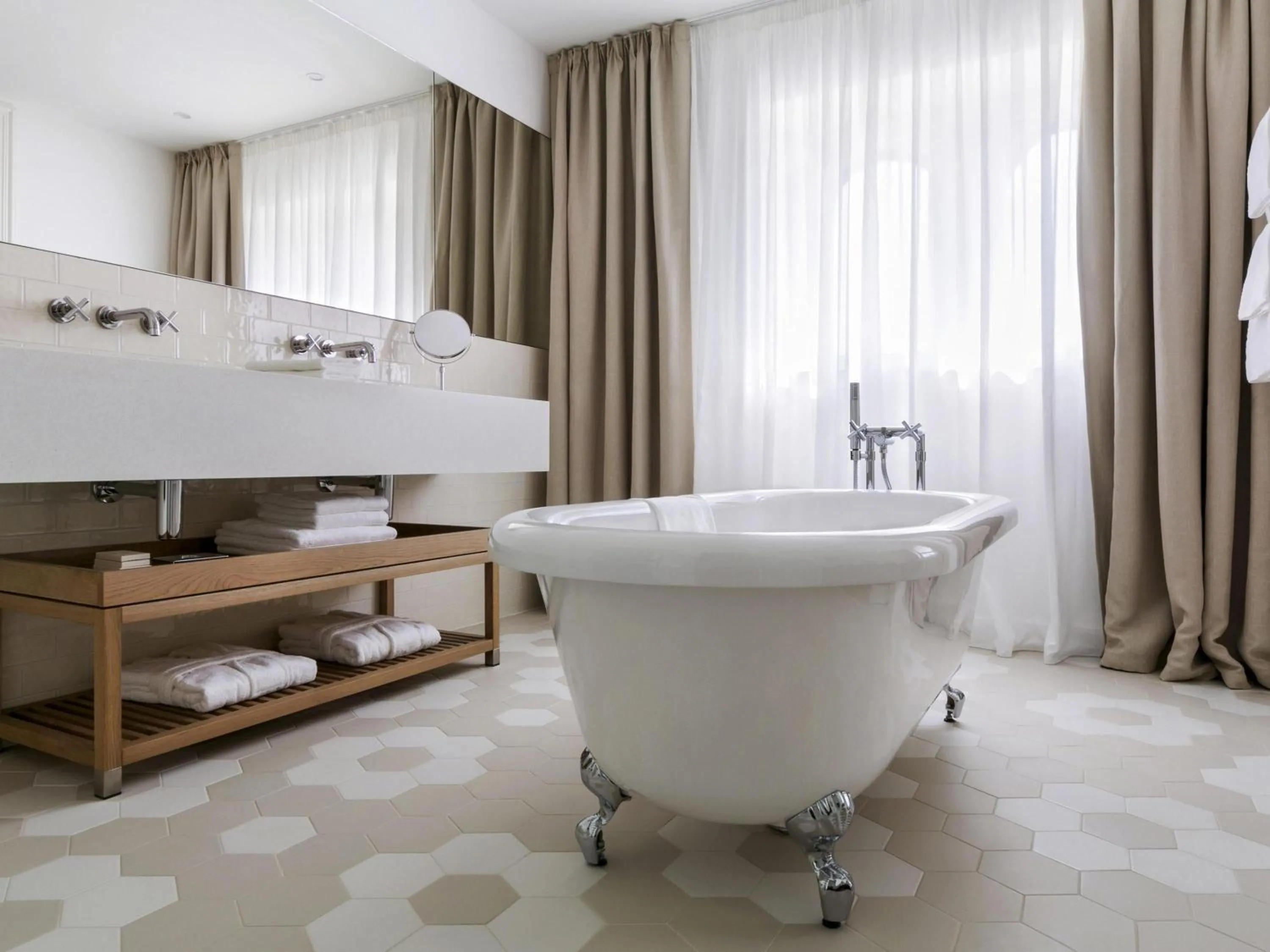 Bedroom in Heritage Hotel FERMAI MGallery Split