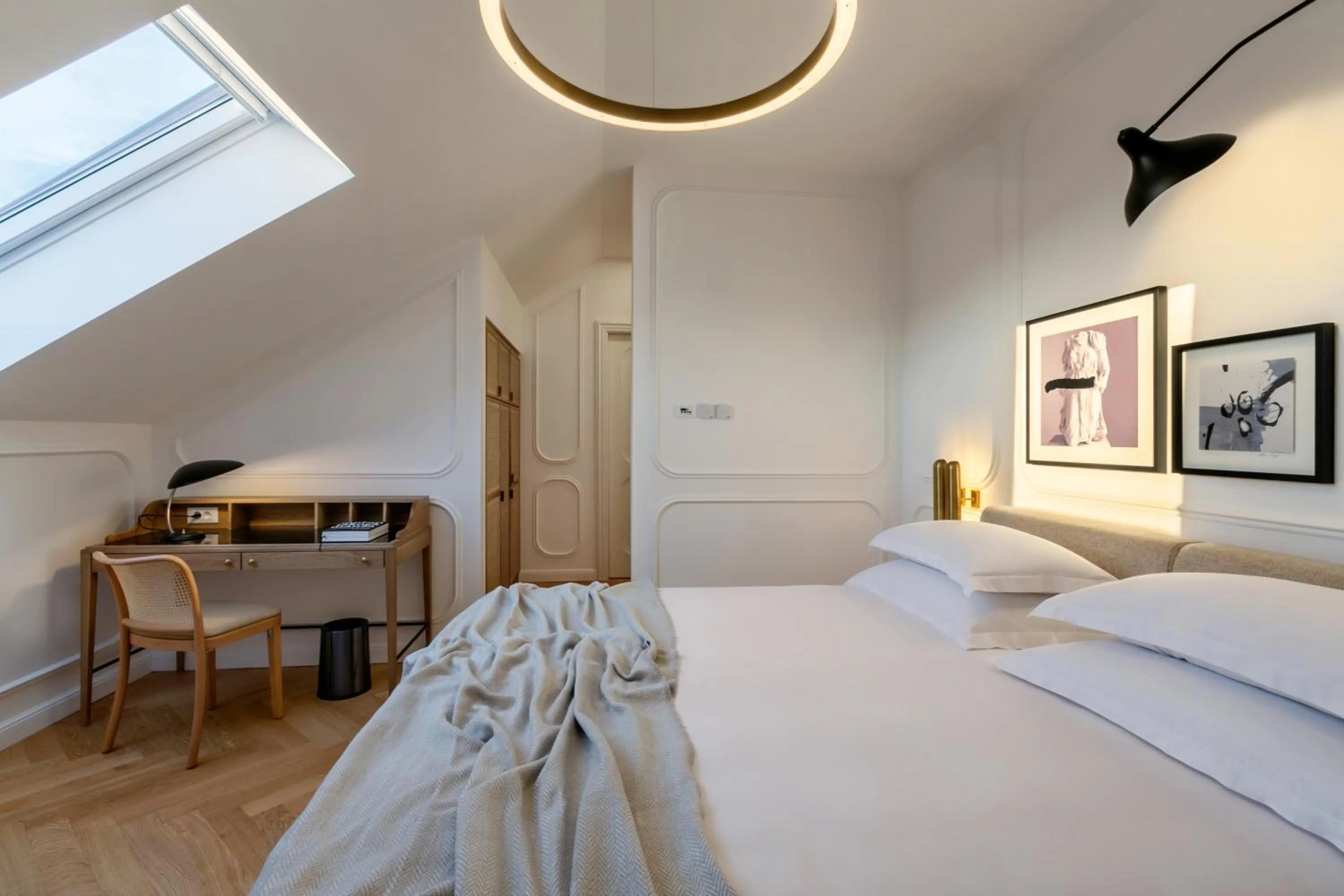 Bed in Heritage Hotel FERMAI MGallery Split