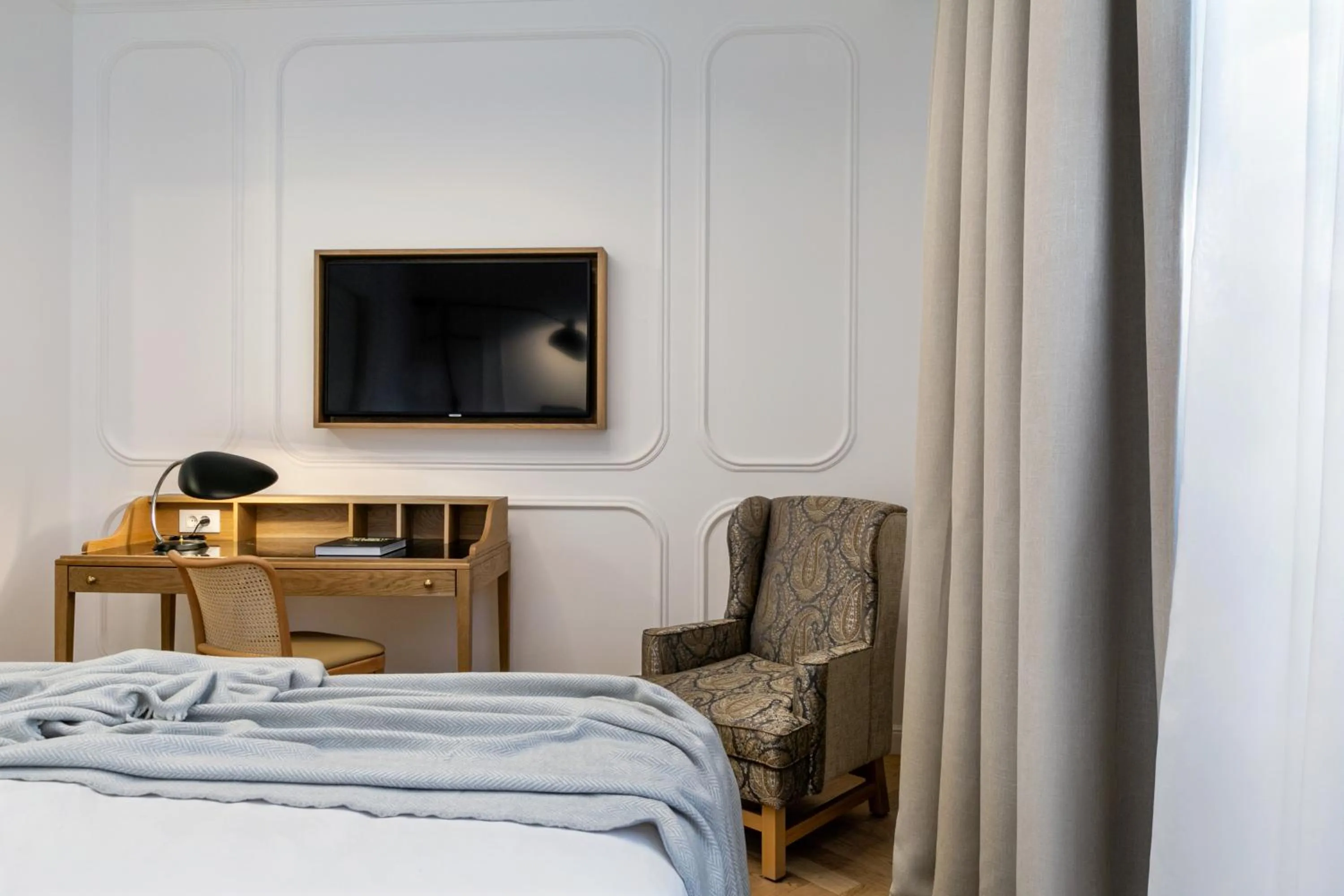 Seating area, Bed in Heritage Hotel FERMAI MGallery Split