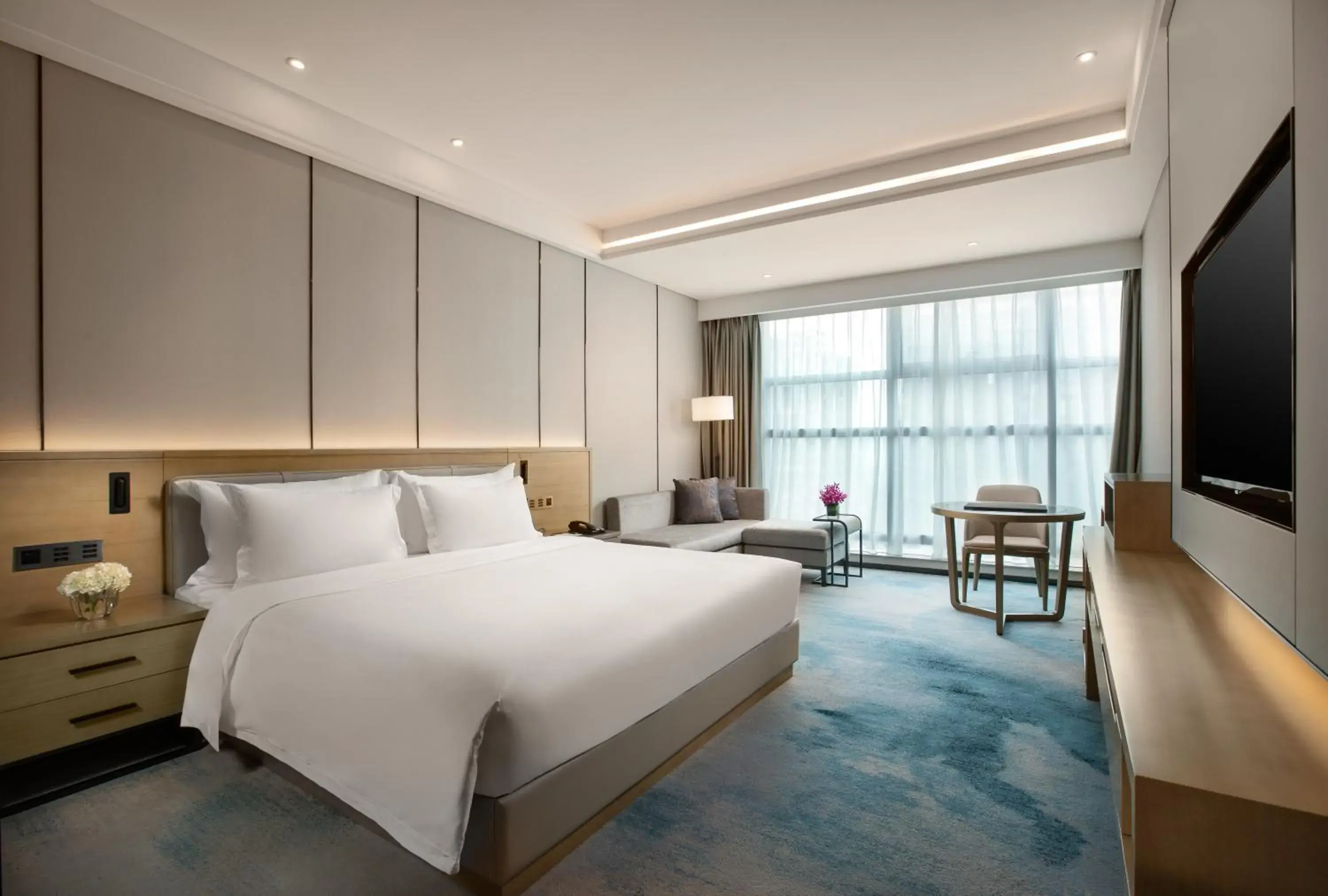 Deluxe King Room in Wyndham Changsha South Deluxe King Room in Wyndham Changsha South