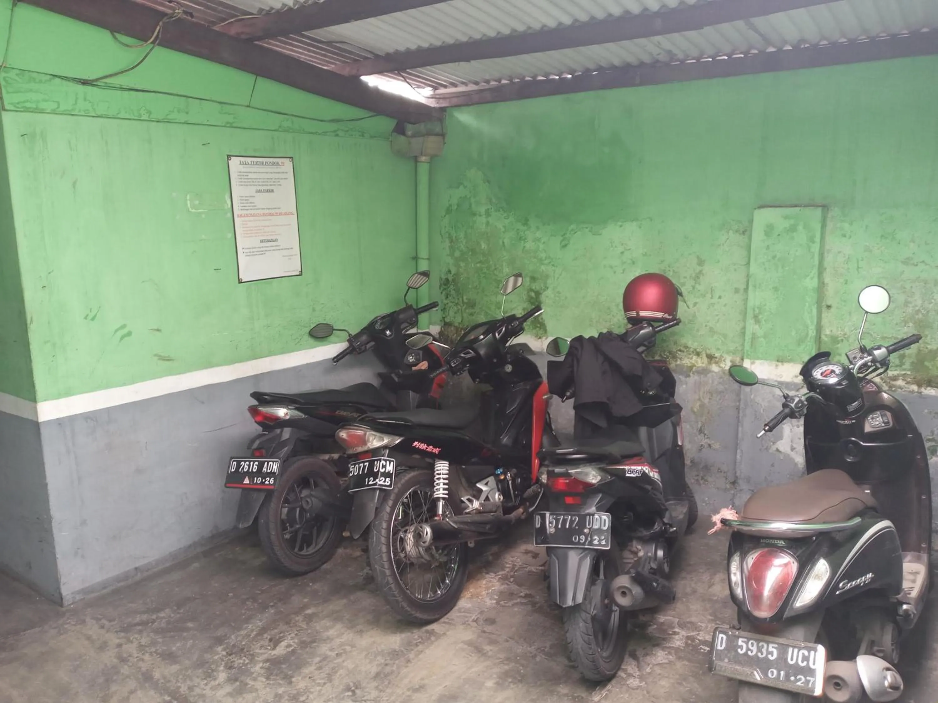 Parking in Penginapan 99